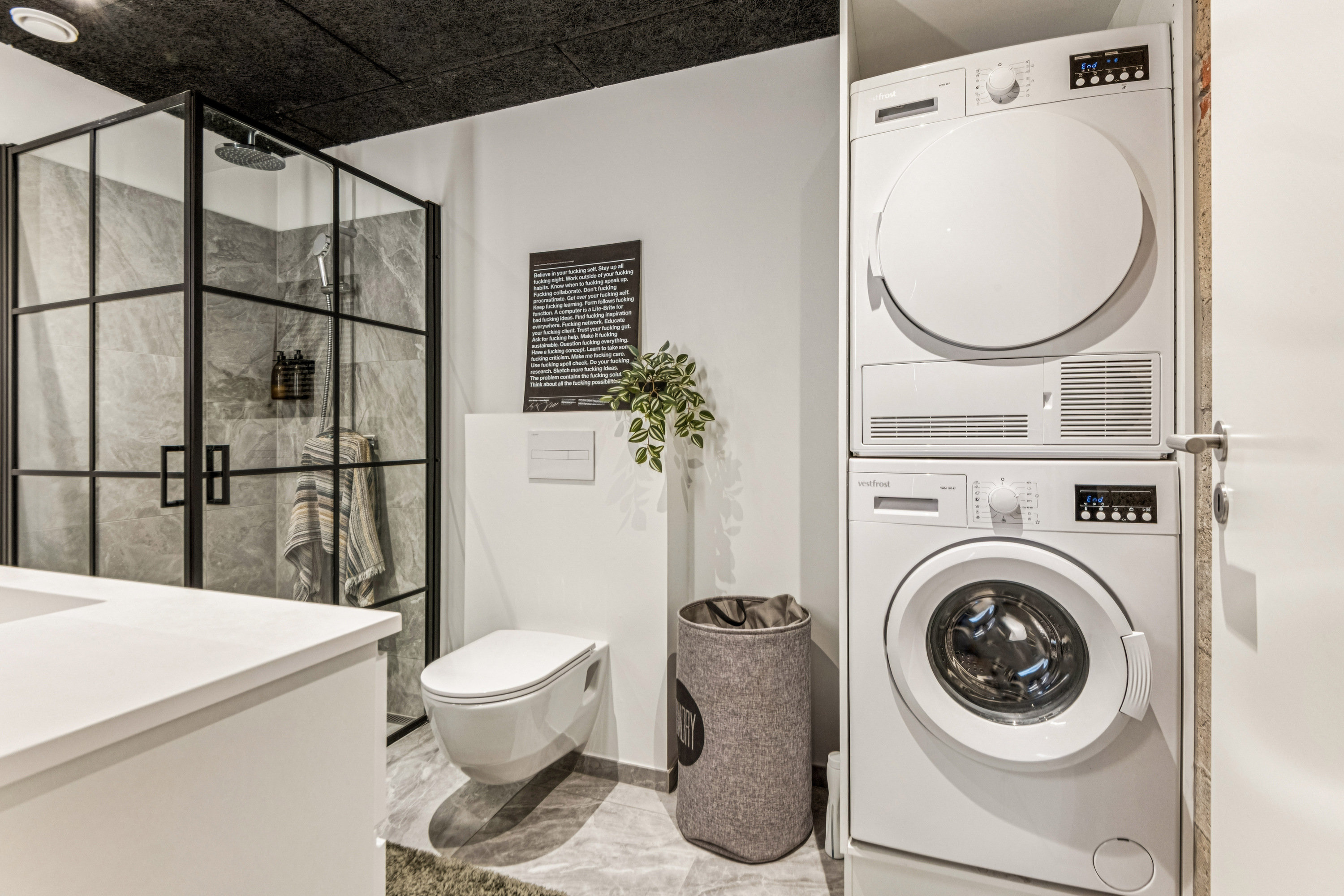 Fremhævet badeværelse billede i fuldskærmstilstand. Billede af Døsebækparken 74, 1. th., 9230 Svenstrup J