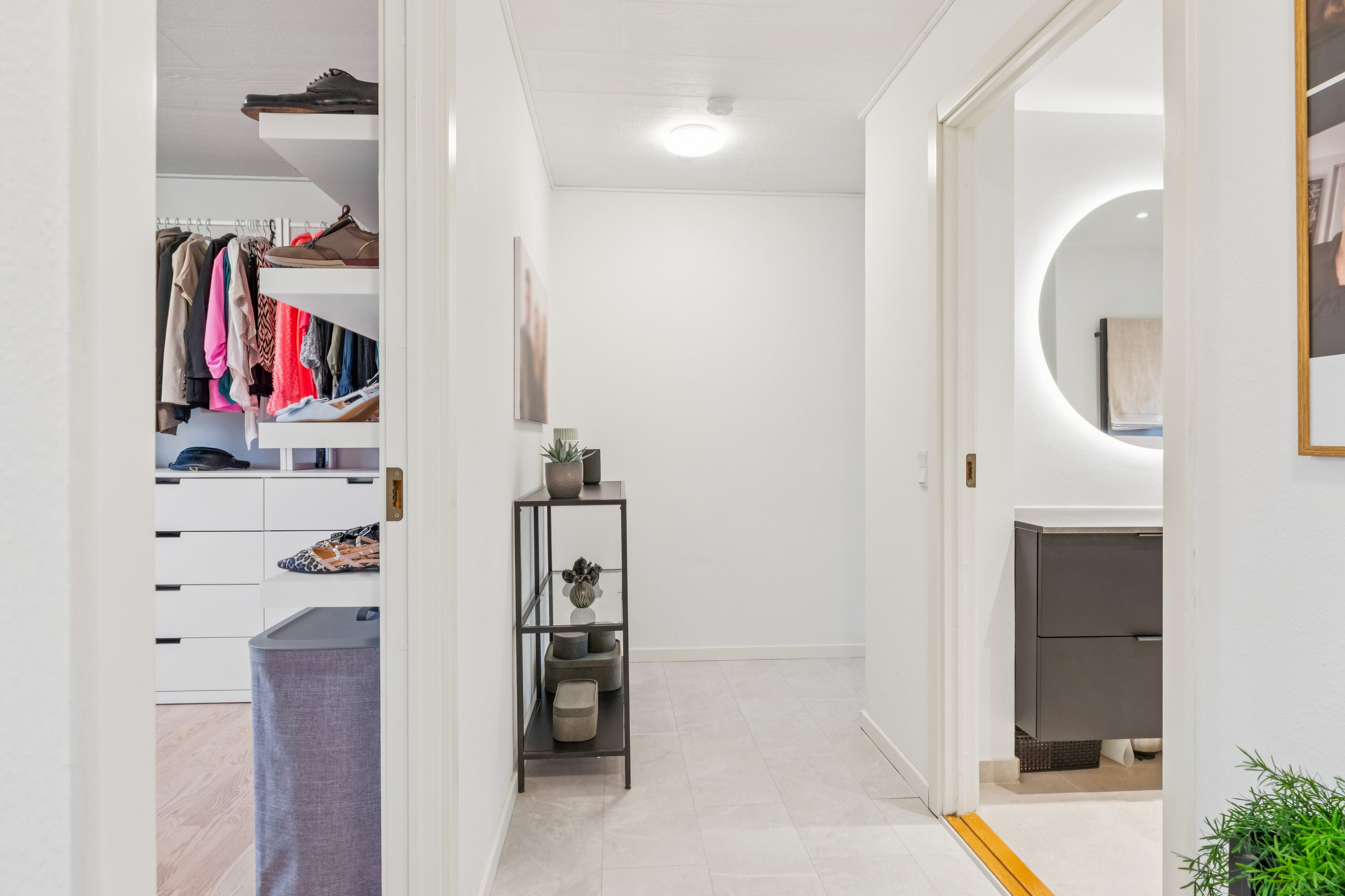 Fremhævet gang billede i fuldskærmstilstand. Billede af Valmuebakken 6, 2625 Vallensbæk