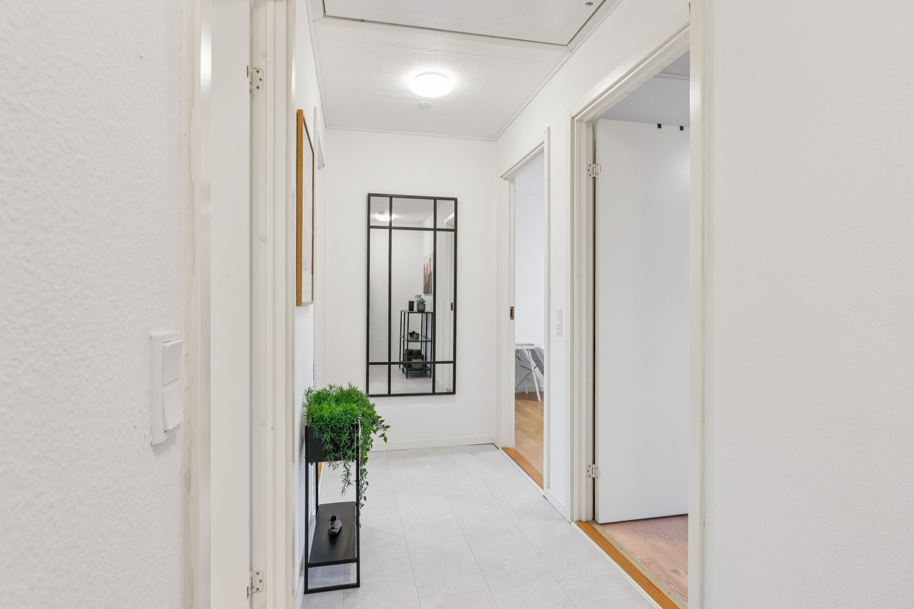 Fremhævet gang billede i fuldskærmstilstand. Billede af Valmuebakken 6, 2625 Vallensbæk