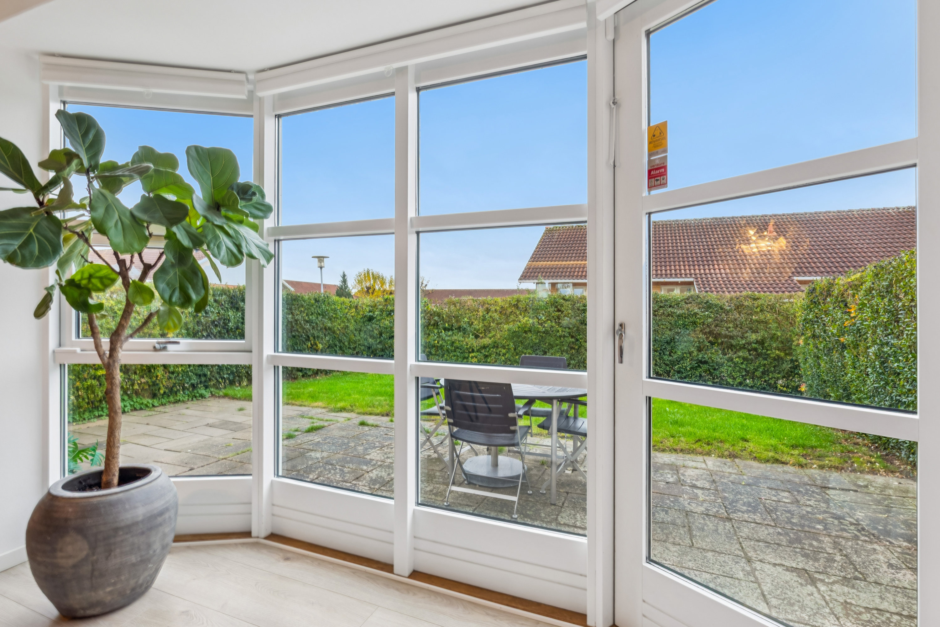 Fremhævet stue billede i fuldskærmstilstand. Billede af Valmuebakken 6, 2625 Vallensbæk