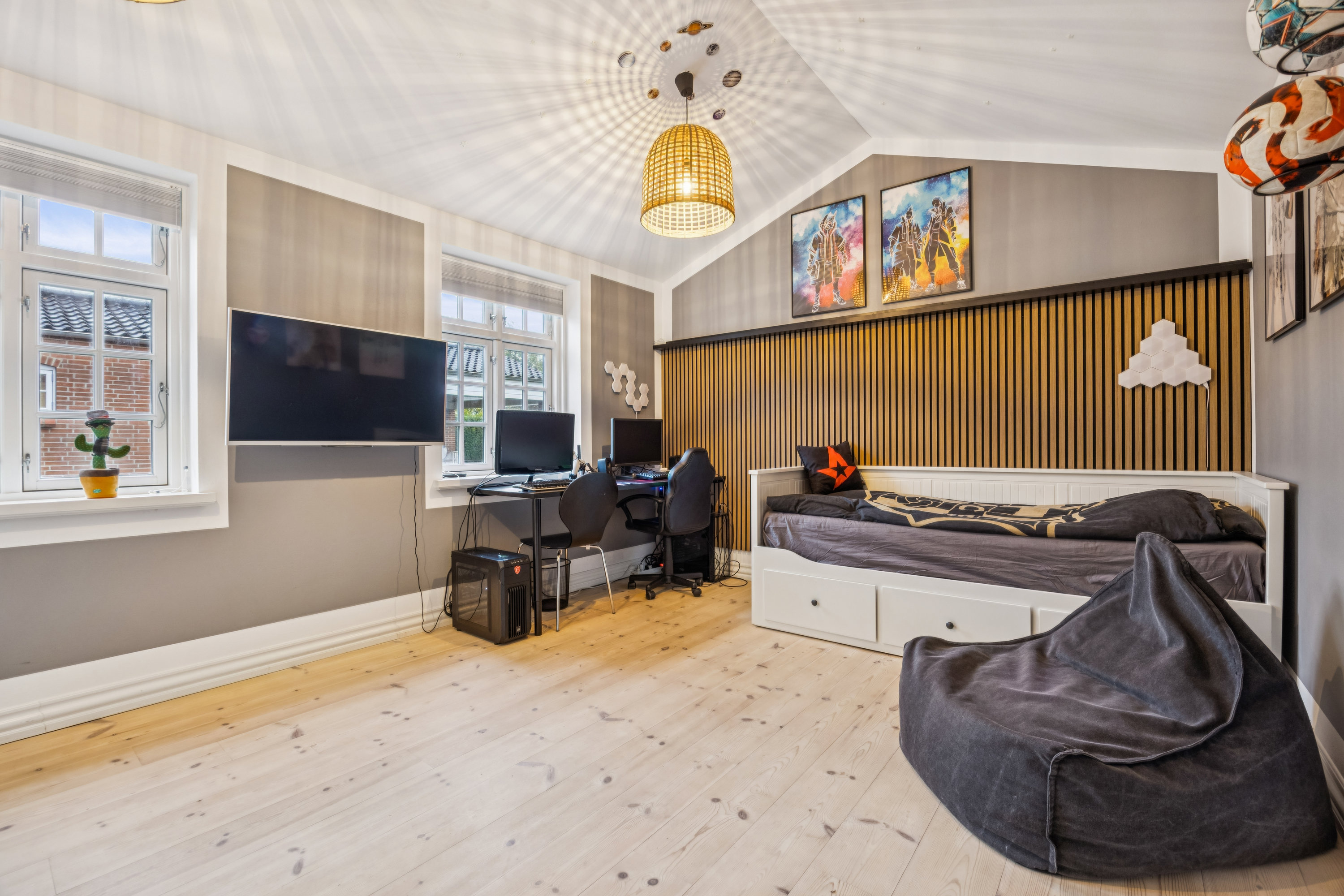 Fremhævet stue billede i fuldskærmstilstand. Billede af Røgildsvej 35, 9400 Nørresundby