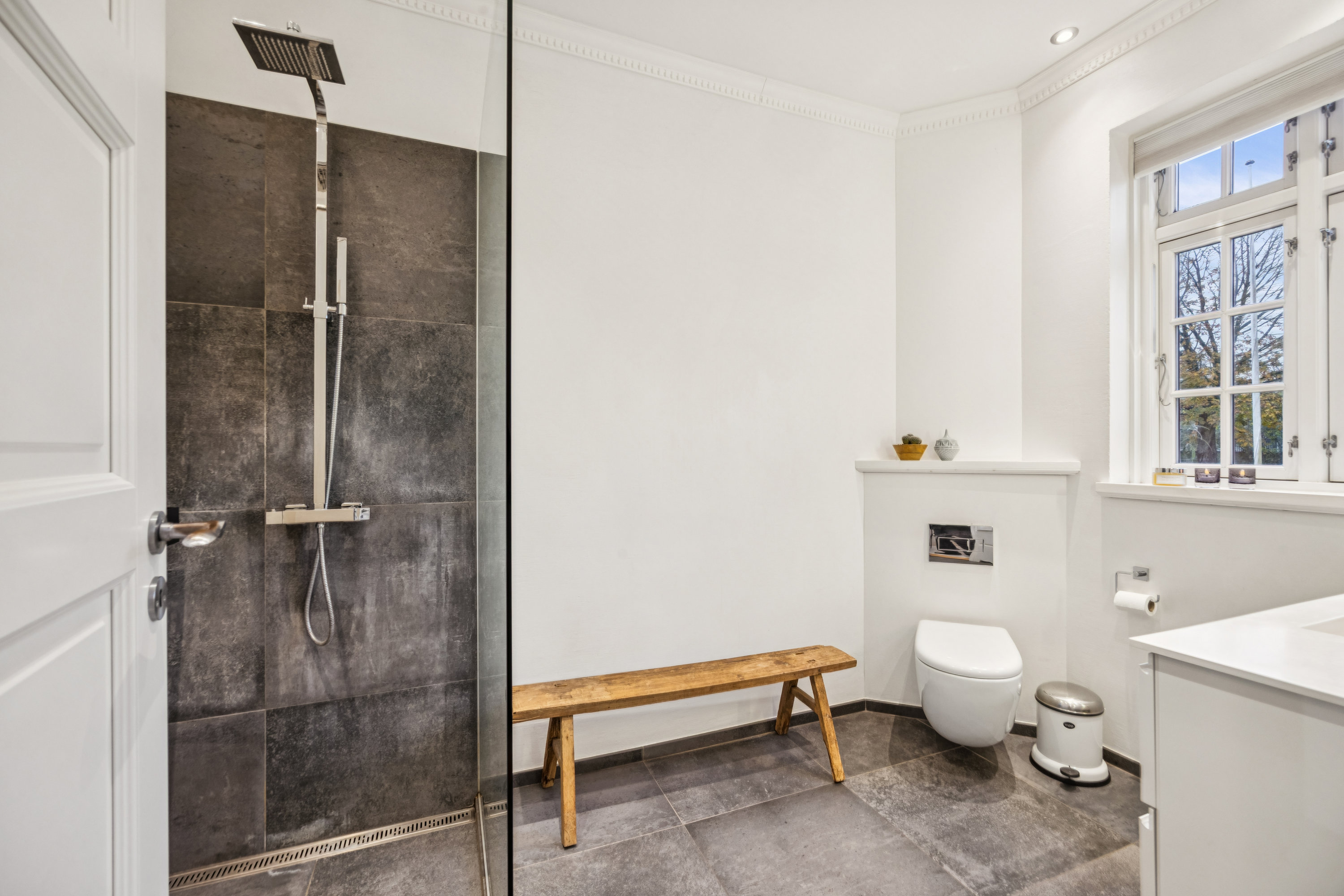 Fremhævet badeværelse billede i fuldskærmstilstand. Billede af Røgildsvej 35, 9400 Nørresundby