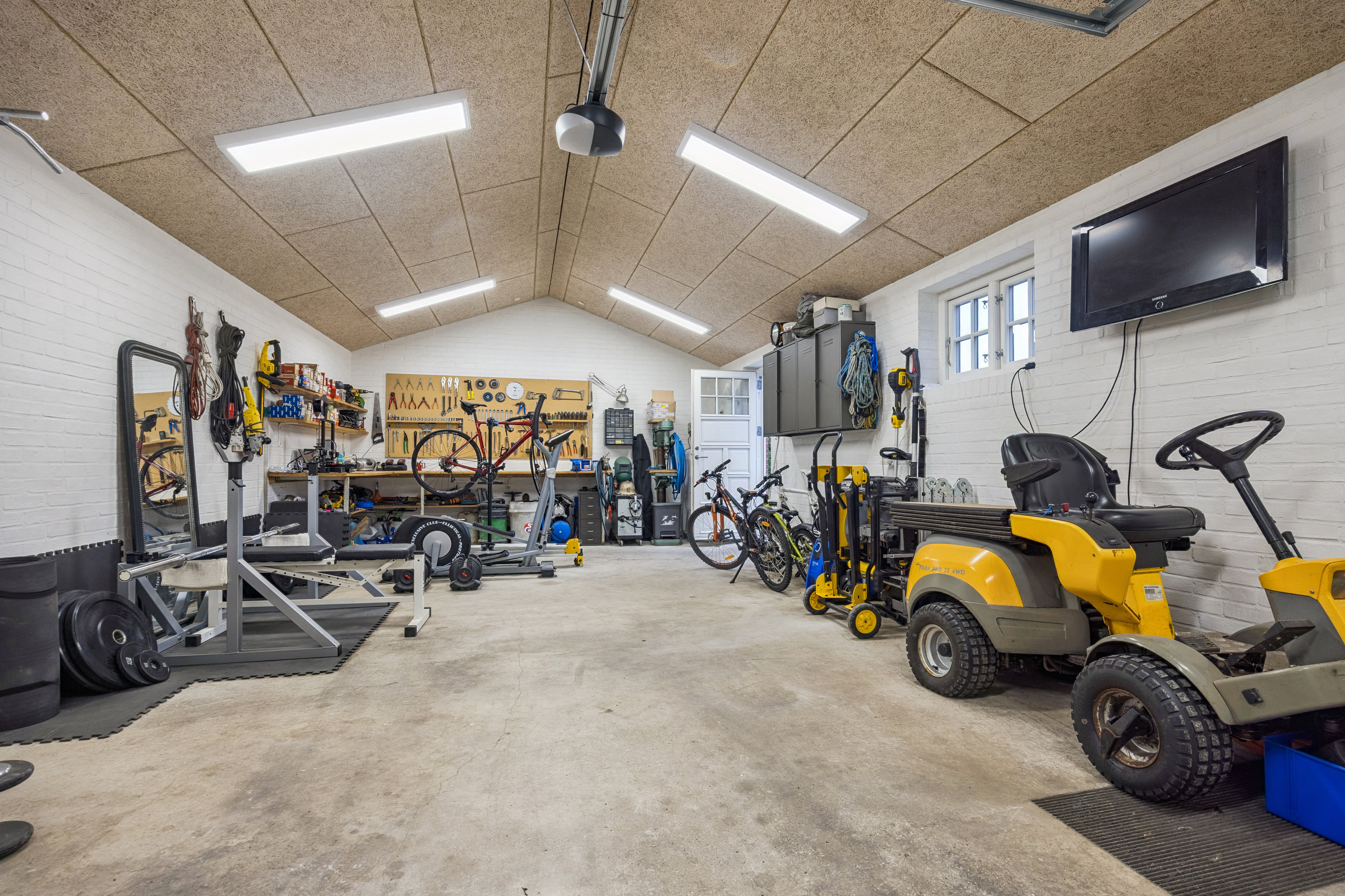 Fremhævet garage billede i fuldskærmstilstand. Billede af Røgildsvej 35, 9400 Nørresundby