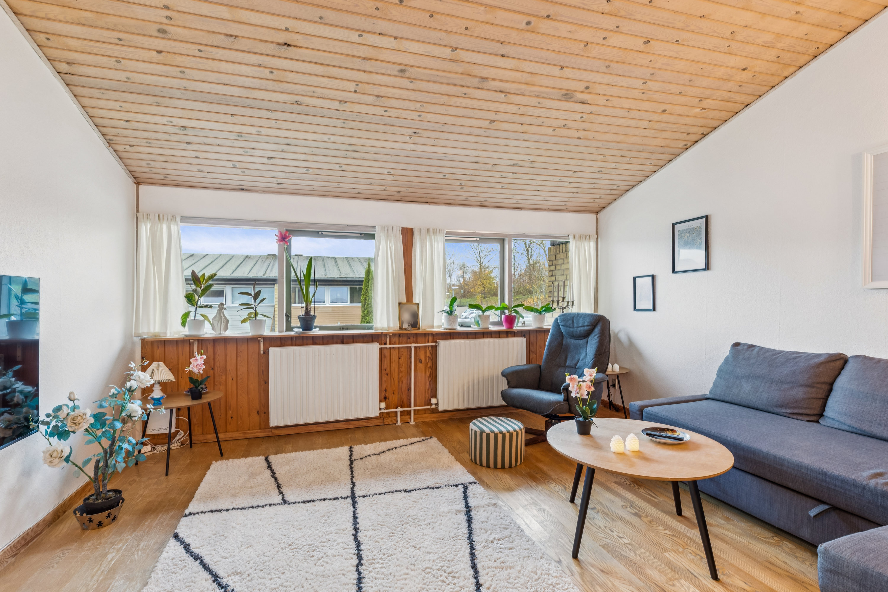 Fremhævet stue billede i fuldskærmstilstand. Billede af Egevangshusene 207, 2630 Taastrup