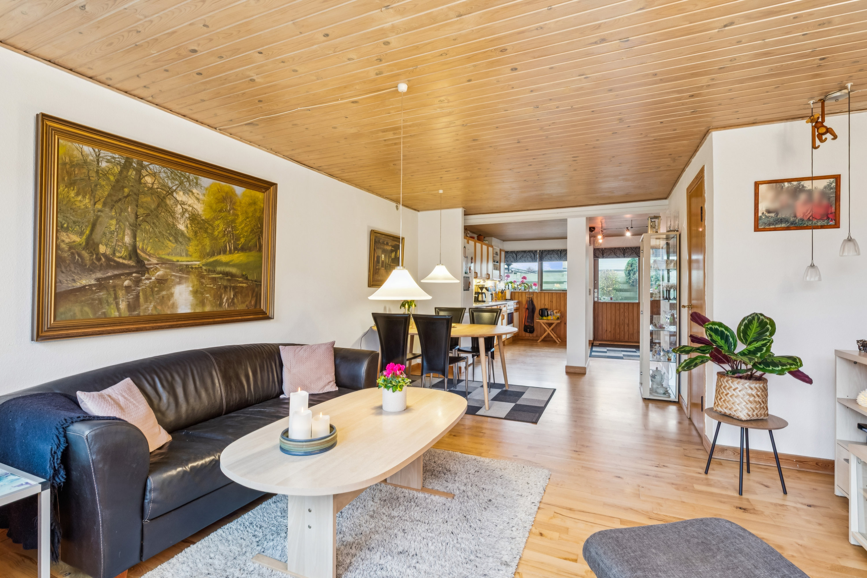 Fremhævet stue billede i fuldskærmstilstand. Billede af Egevangshusene 207, 2630 Taastrup