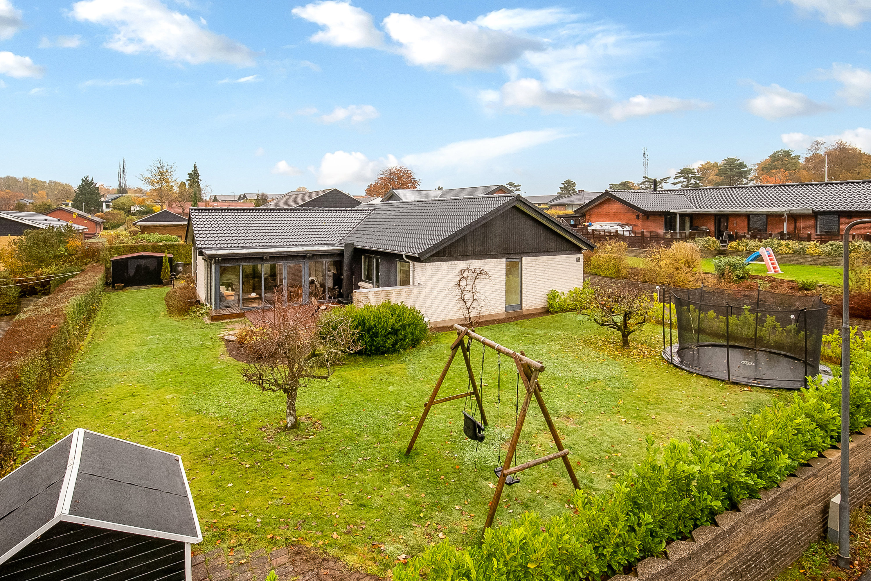 Fremhævet mastefoto billede i fuldskærmstilstand. Billede af Umanakvej 23, Søndermarken, 7100 Vejle