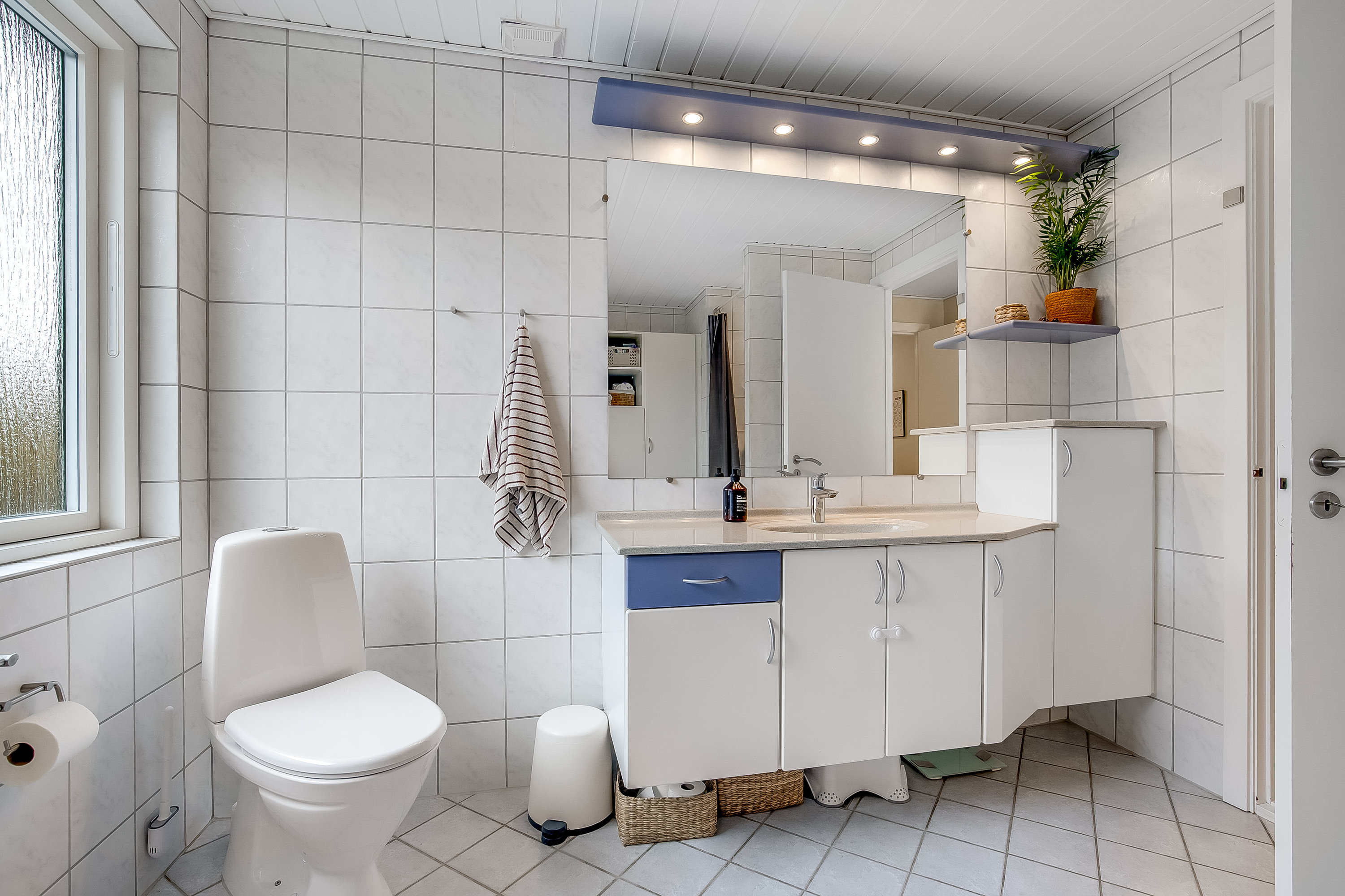 Fremhævet badeværelse billede i fuldskærmstilstand. Billede af Umanakvej 23, Søndermarken, 7100 Vejle