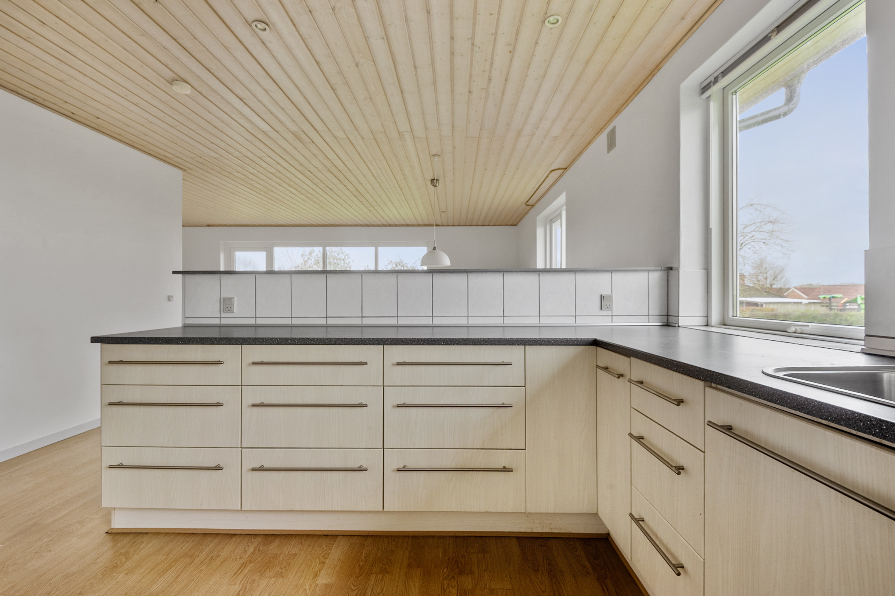 Fremhævet køkken billede i fuldskærmstilstand. Billede af Porsevej 2, Horne, 6800 Varde