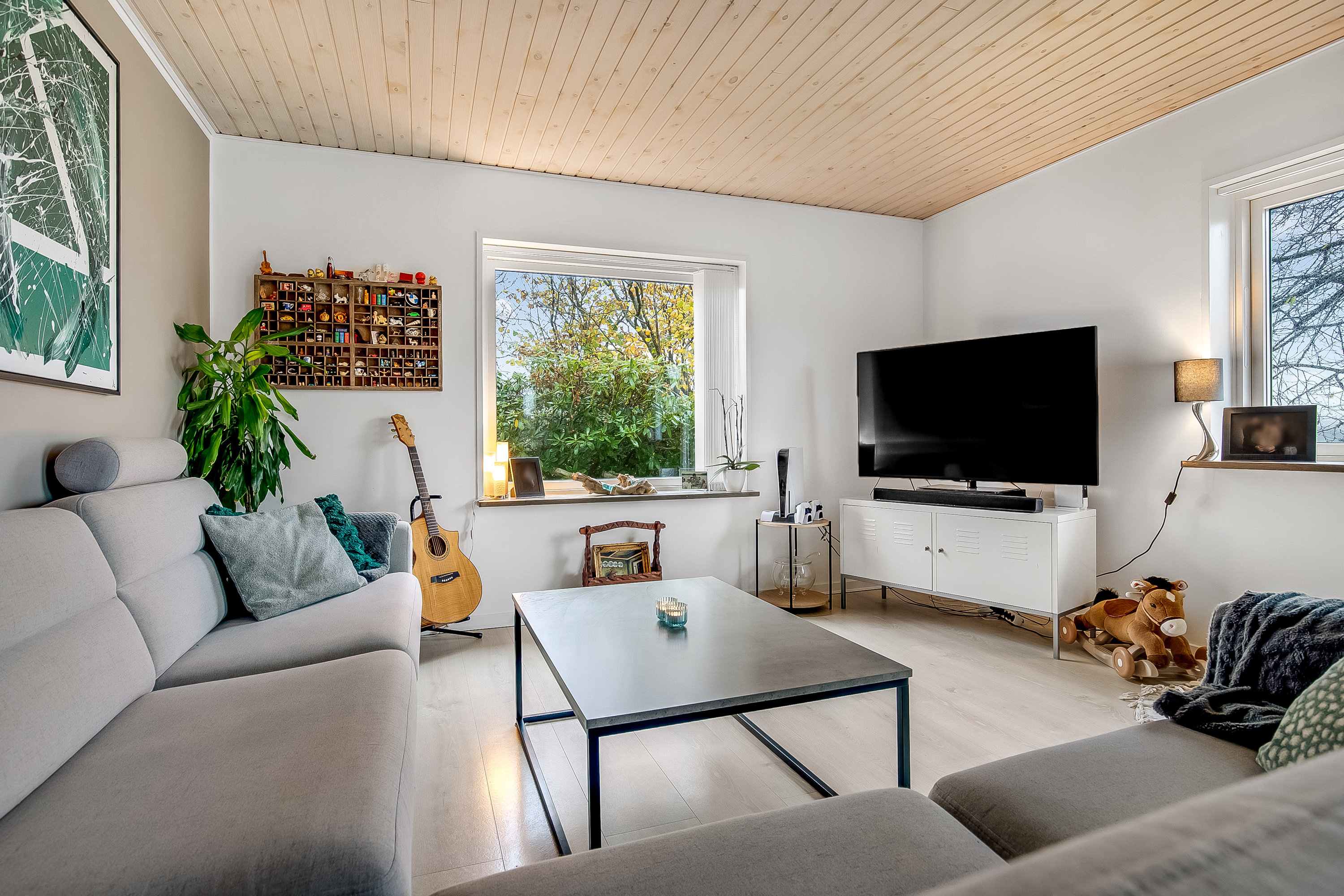 Fremhævet stue billede i fuldskærmstilstand. Billede af Solskovvej 19, Hornstrup Mølleby, 7100 Vejle