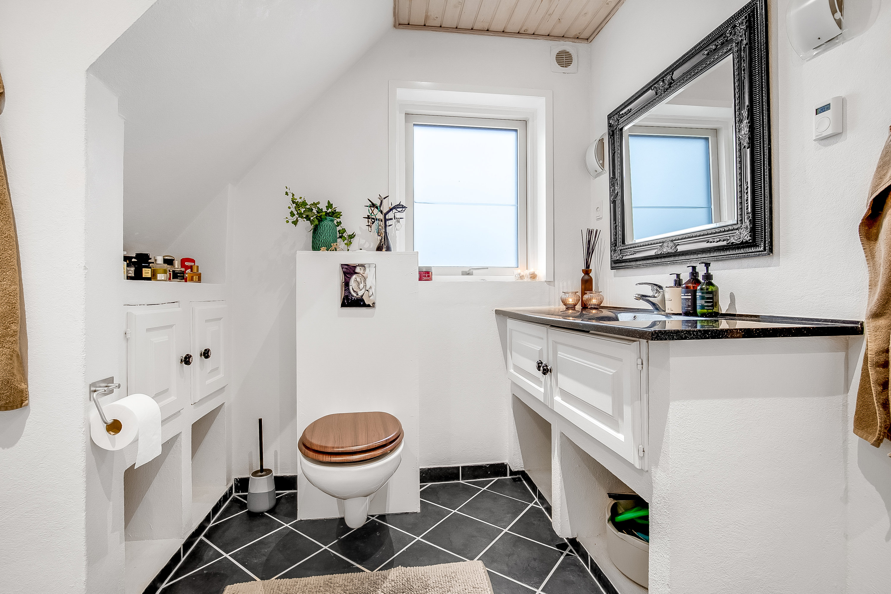 Fremhævet badeværelse billede i fuldskærmstilstand. Billede af Solskovvej 19, Hornstrup Mølleby, 7100 Vejle