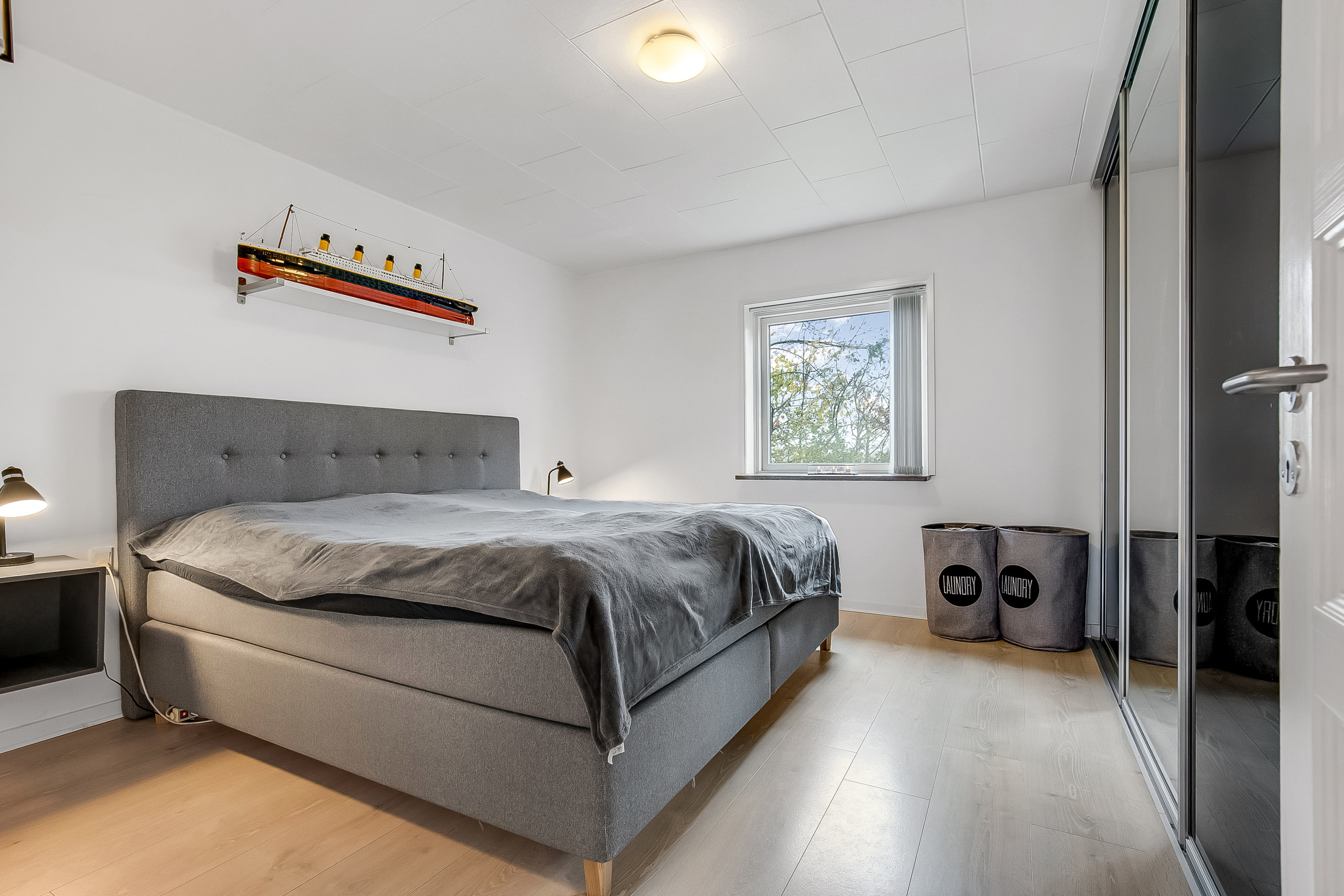 Fremhævet soveværelse billede i fuldskærmstilstand. Billede af Solskovvej 19, Hornstrup Mølleby, 7100 Vejle