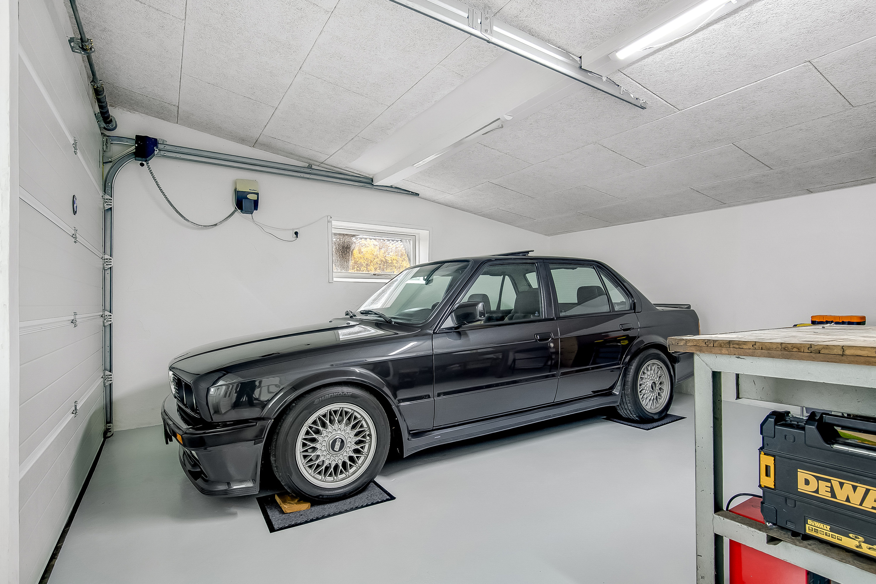 Fremhævet garage billede i fuldskærmstilstand. Billede af Solskovvej 19, Hornstrup Mølleby, 7100 Vejle