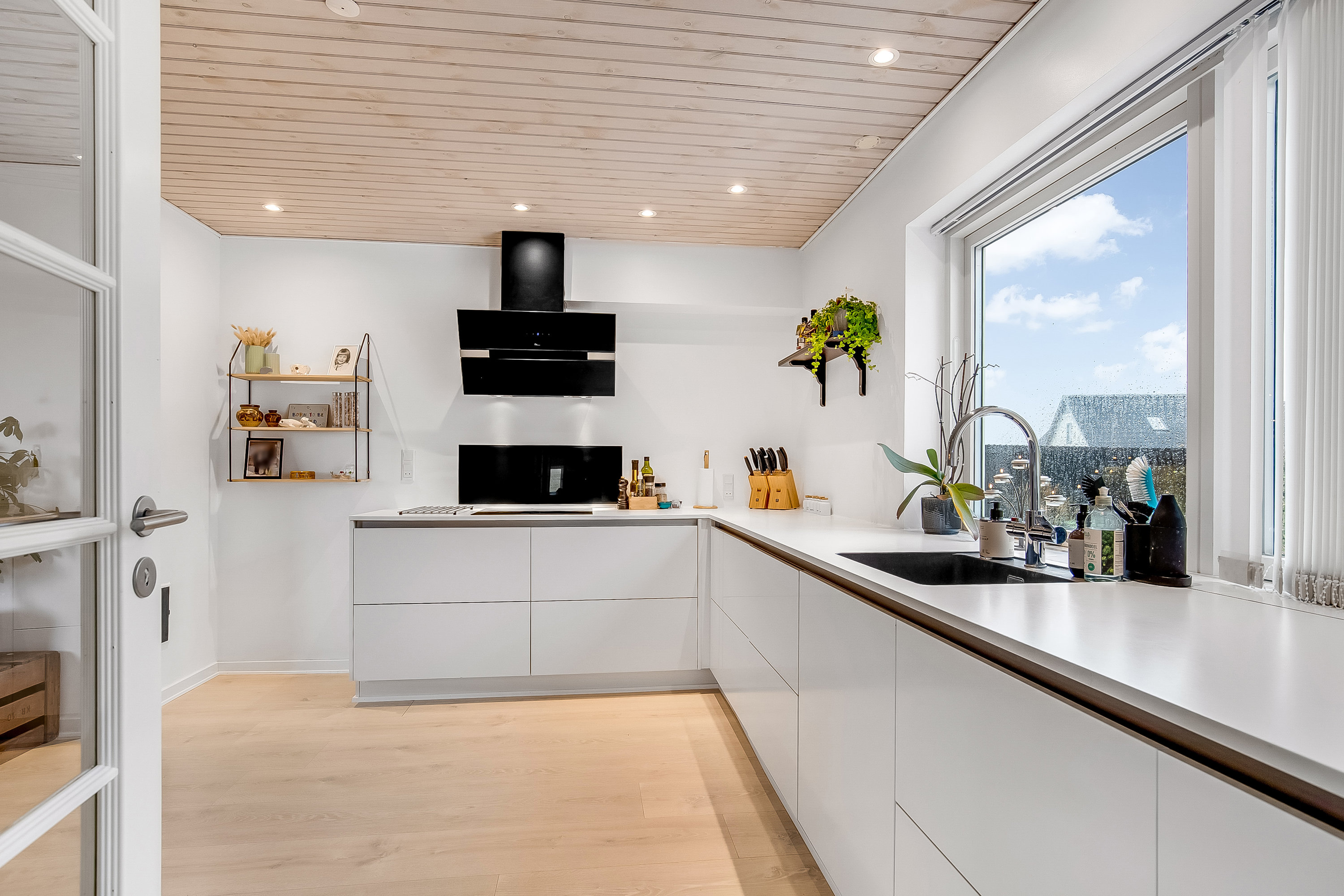 Fremhævet køkken billede i fuldskærmstilstand. Billede af Solskovvej 19, Hornstrup Mølleby, 7100 Vejle