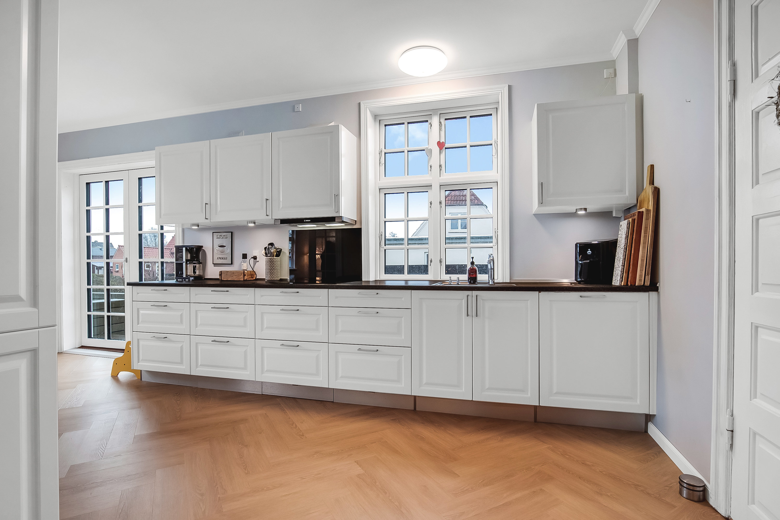 Fremhævet køkken billede i fuldskærmstilstand. Billede af Danasvej 10, Vestbyen, 7100 Vejle