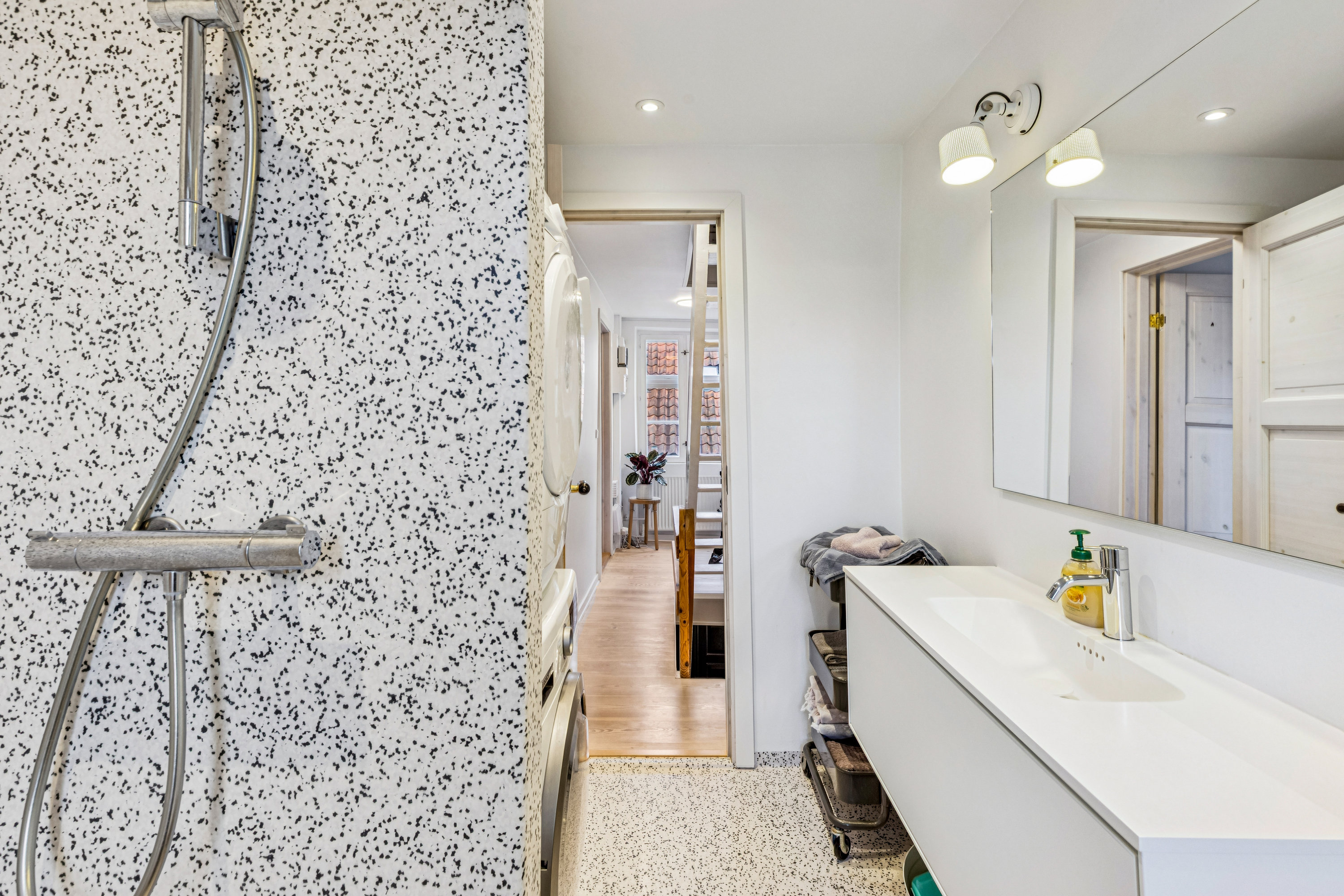 Fremhævet badeværelse billede i fuldskærmstilstand. Billede af Bispegade 13, 6760 Ribe