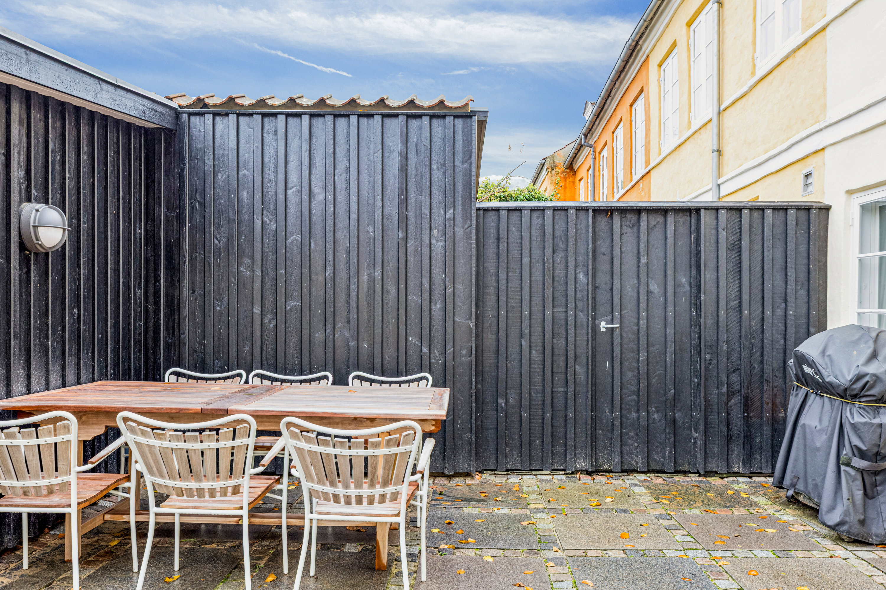 Fremhævet gårdhave billede i fuldskærmstilstand. Billede af Bispegade 13, 6760 Ribe