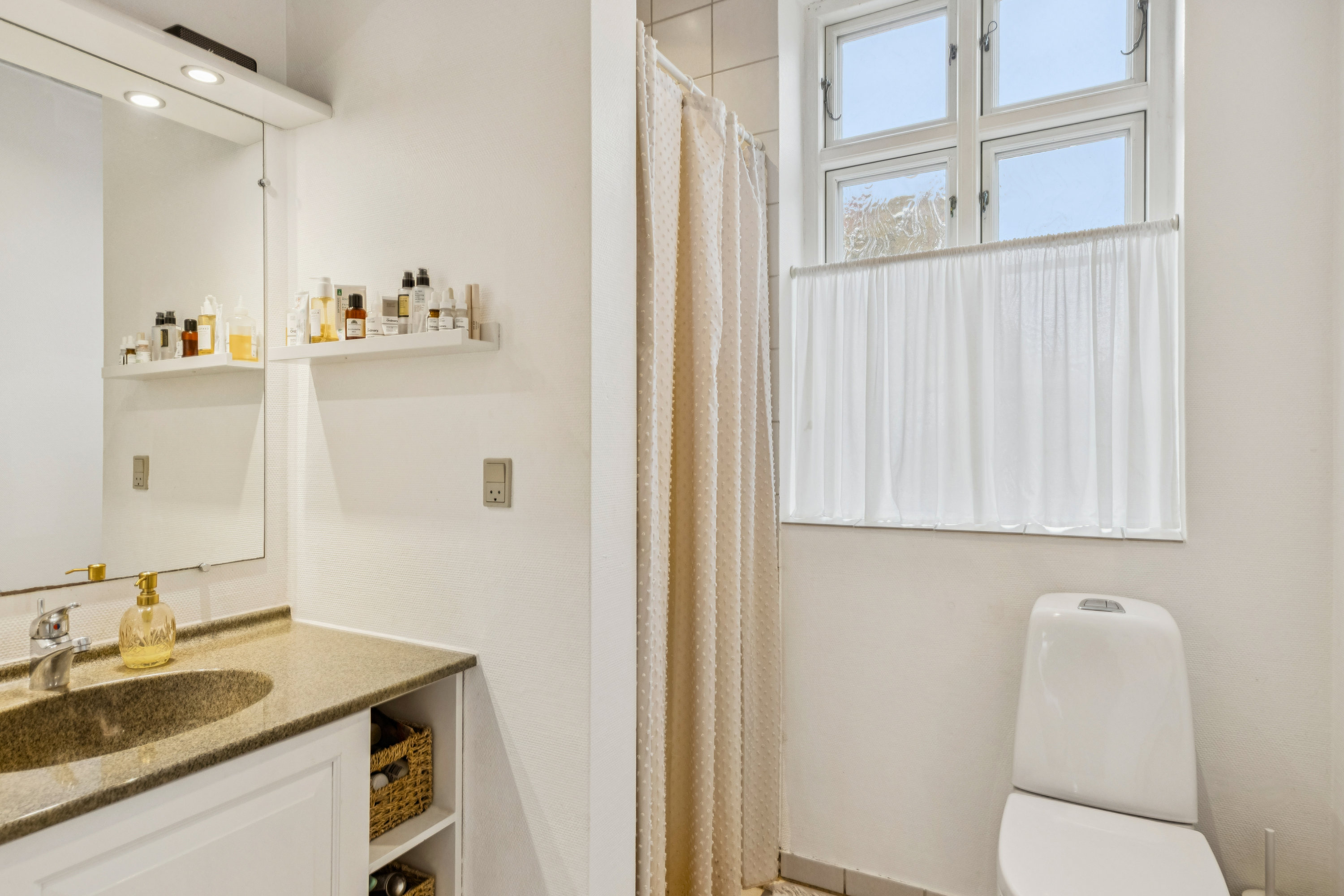 Fremhævet badeværelse billede i fuldskærmstilstand. Billede af Tangevej 2, 6760 Ribe