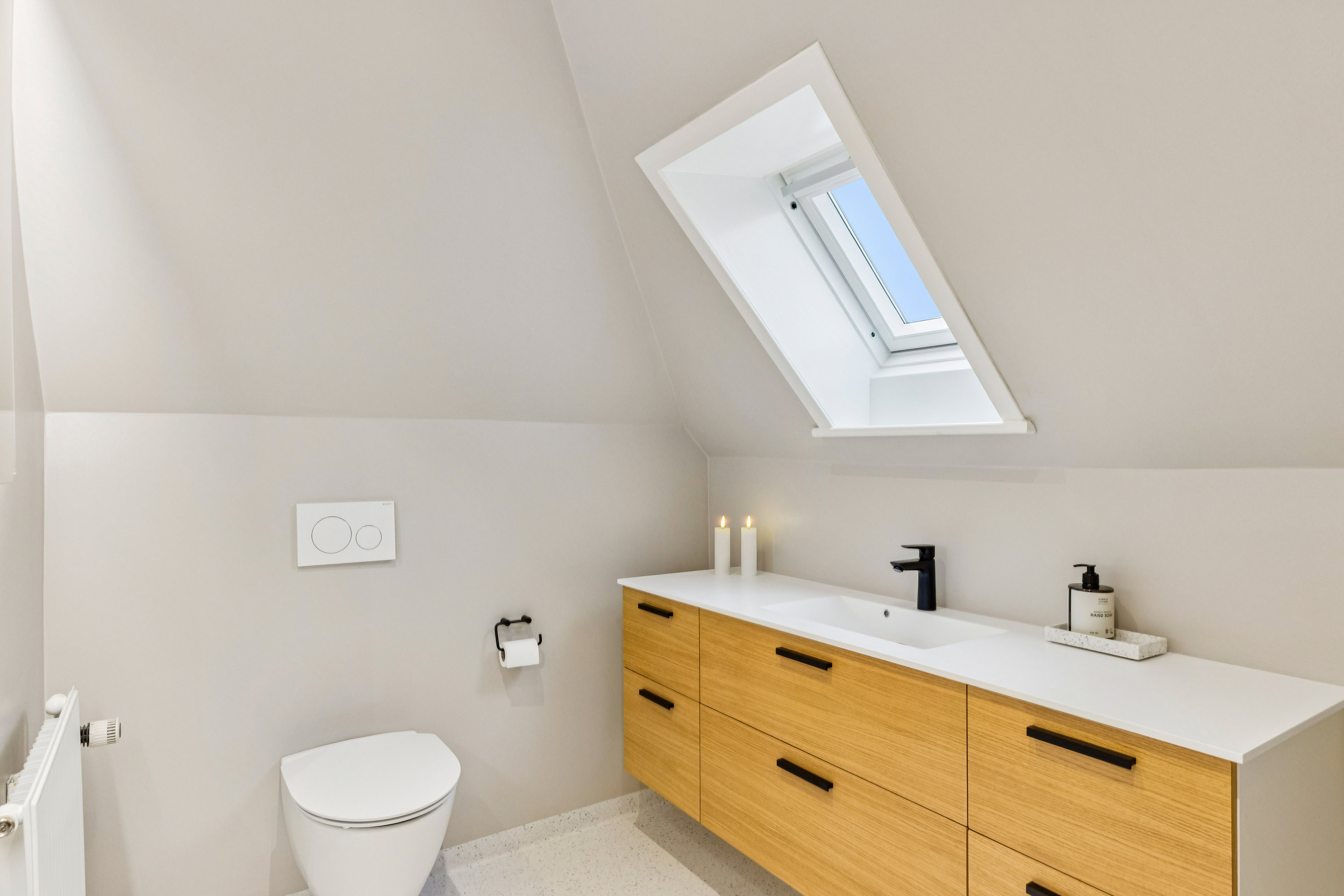 Fremhævet toilet billede i fuldskærmstilstand. Billede af Tangevej 2, 6760 Ribe