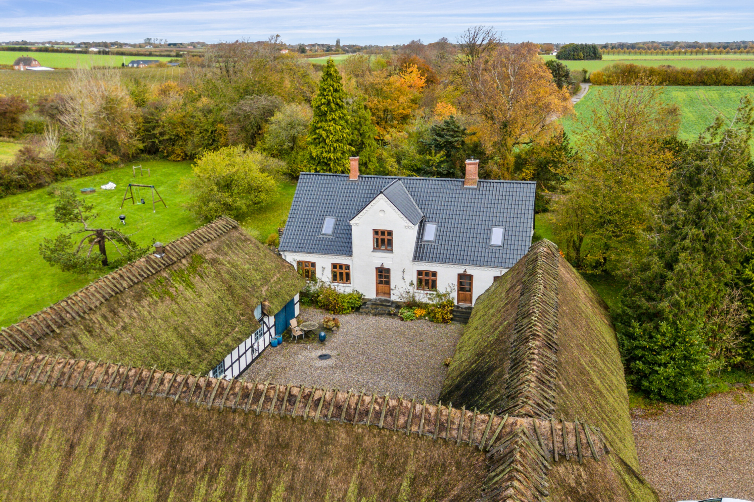 Fremhævet set fra vejen billede i fuldskærmstilstand. Billede af Strandvejen 44, 5882 Vejstrup