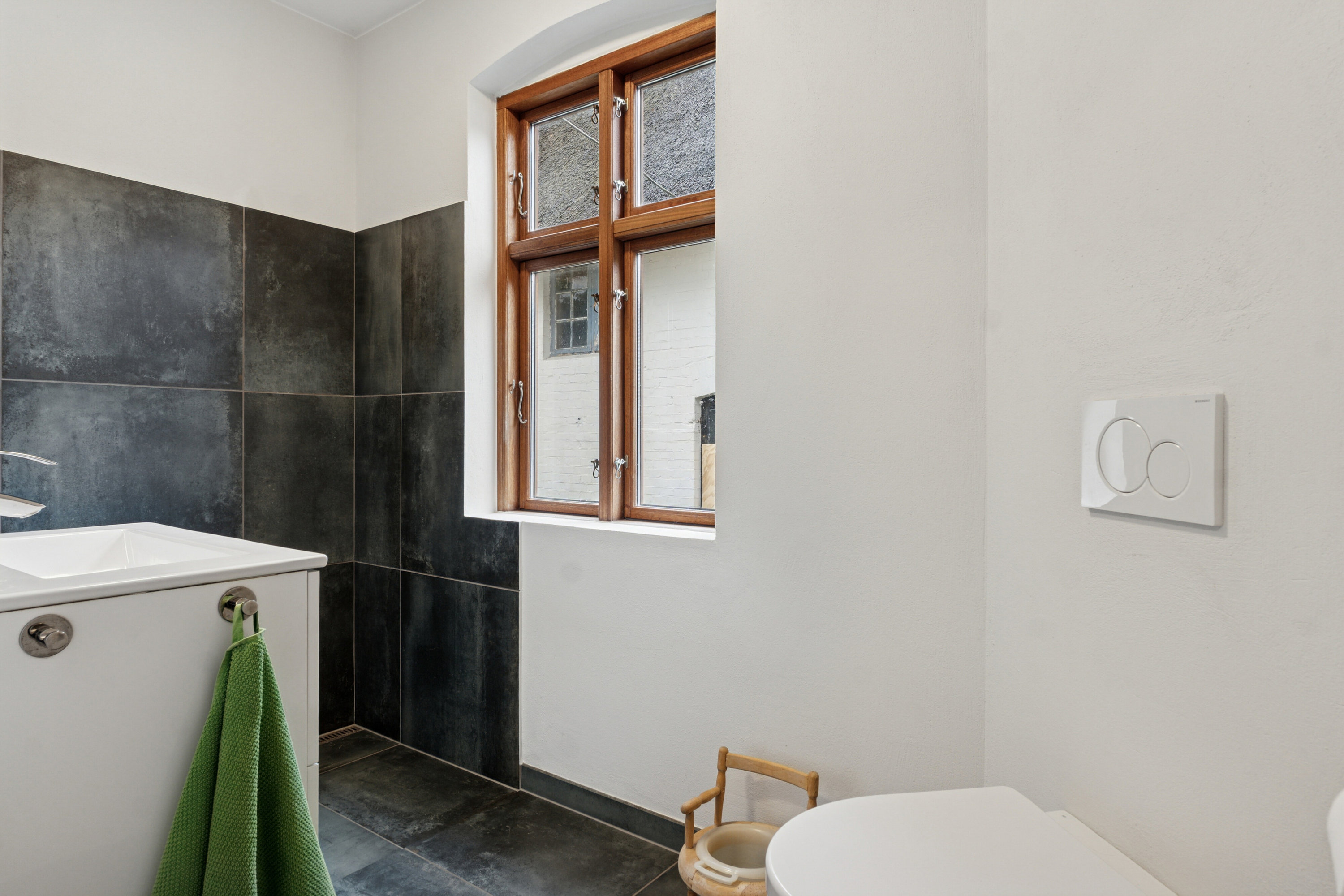 Fremhævet badeværelse billede i fuldskærmstilstand. Billede af Strandvejen 44, 5882 Vejstrup