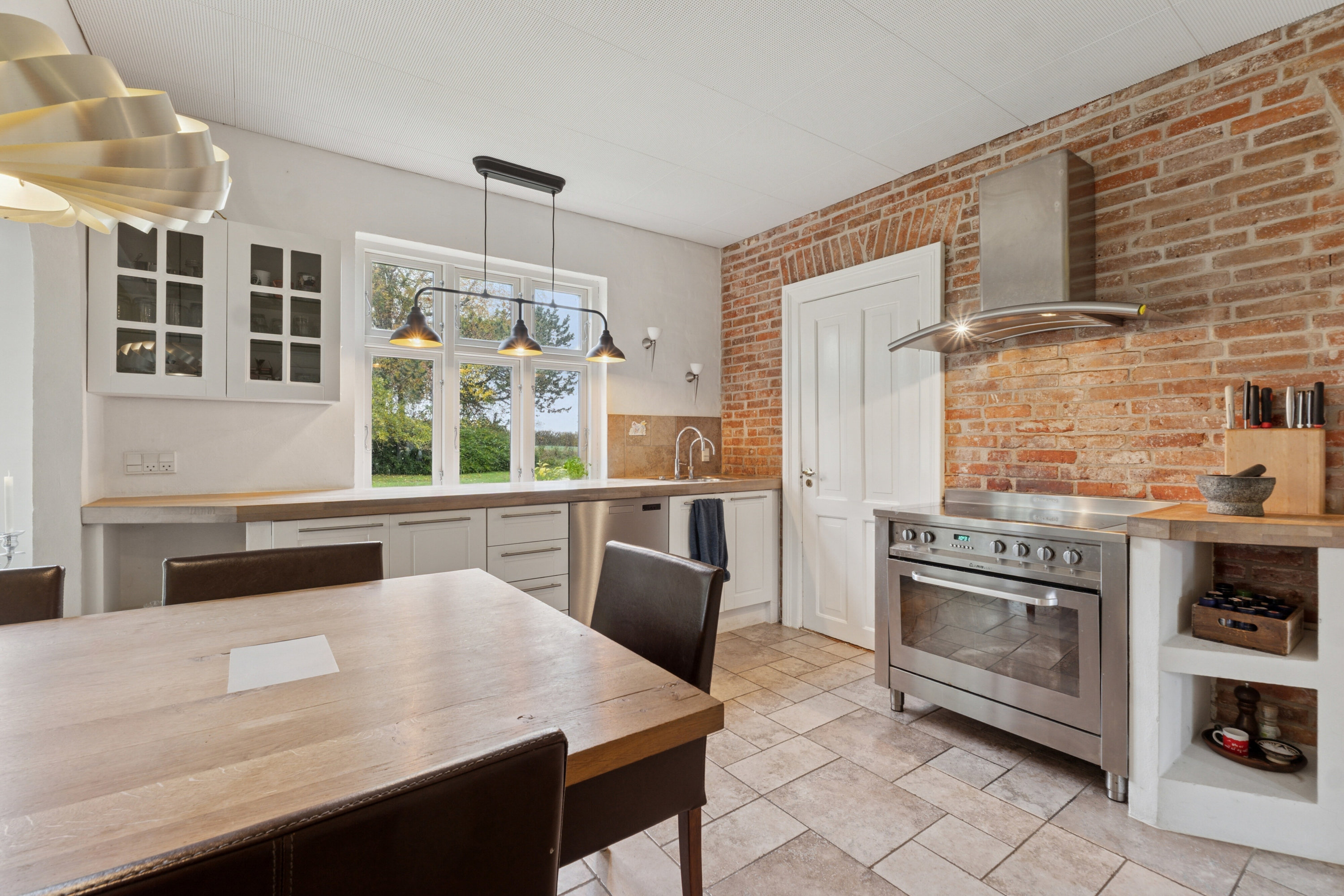 Fremhævet spisestue billede i fuldskærmstilstand. Billede af Strandvejen 44, 5882 Vejstrup