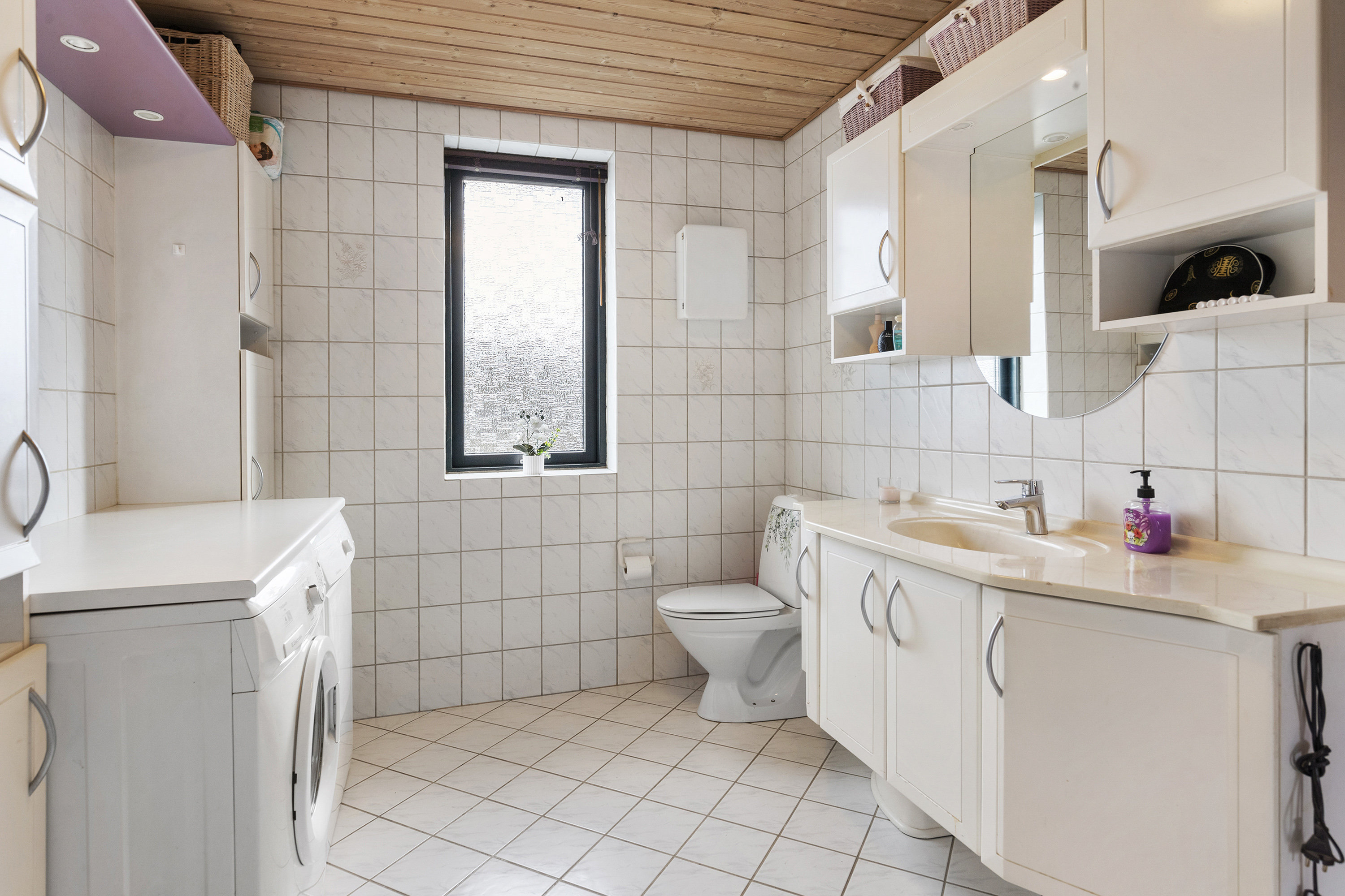 Fremhævet badeværelse billede i fuldskærmstilstand. Billede af Ansgarsvej 2, 9600 Aars