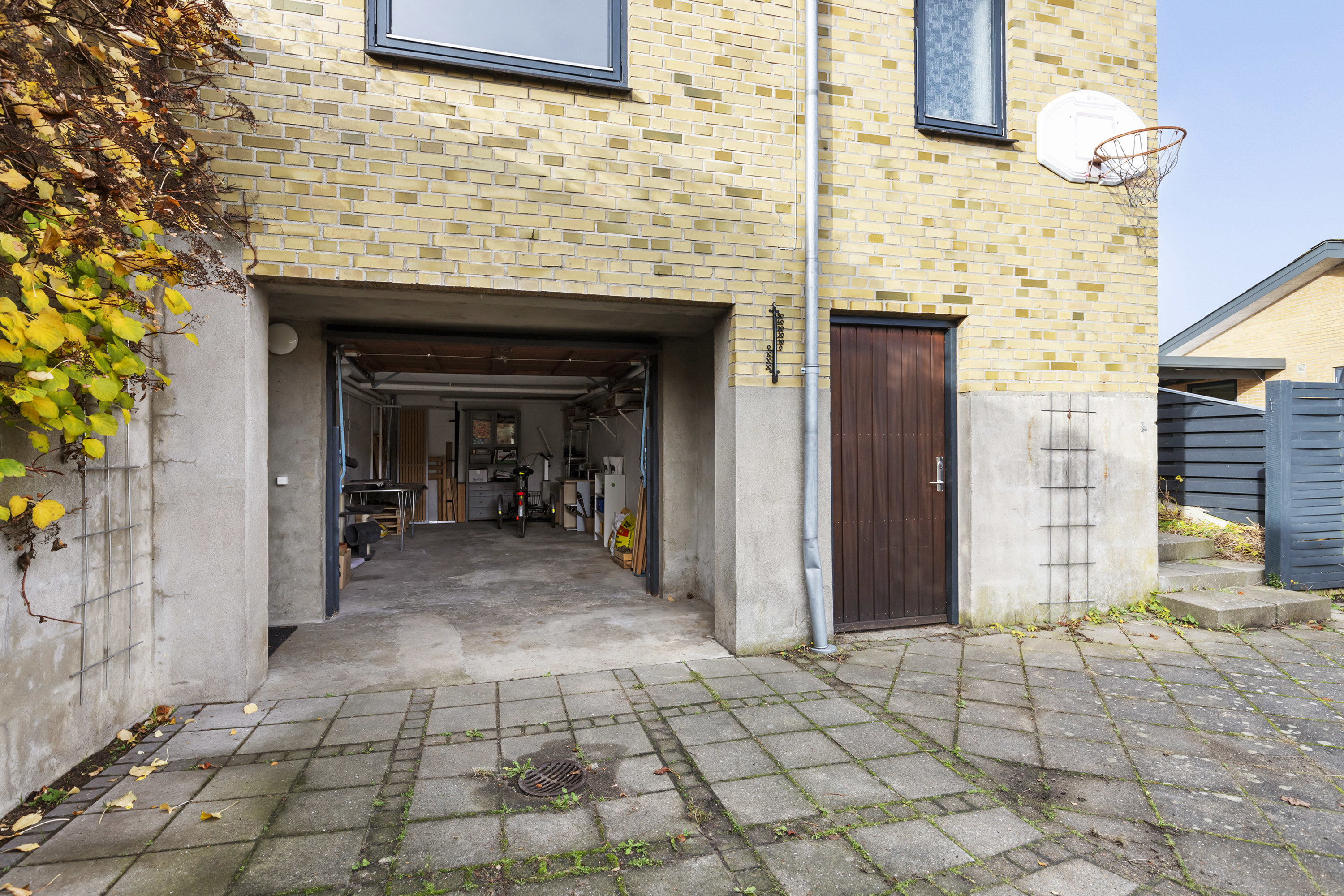 Fremhævet garage billede i fuldskærmstilstand. Billede af Ansgarsvej 2, 9600 Aars