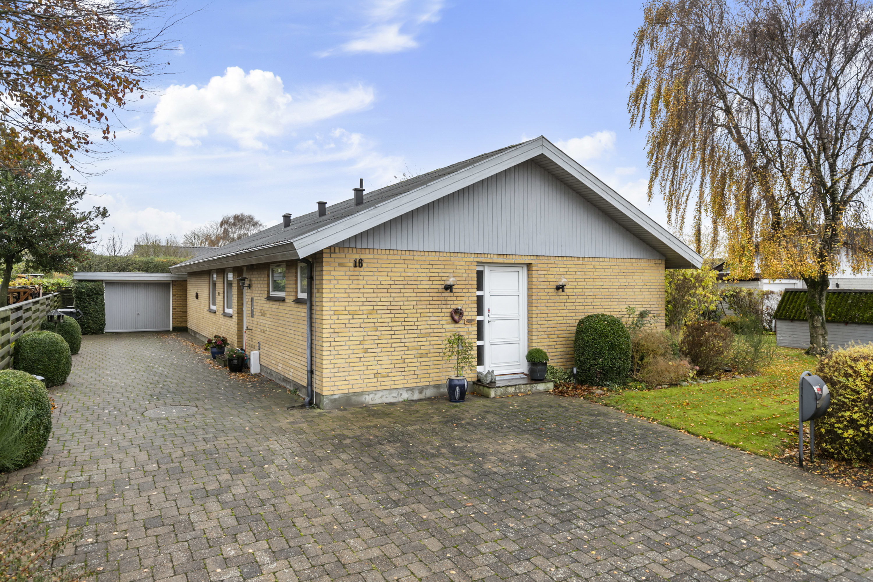 Fremhævet facade billede i fuldskærmstilstand. Billede af Birkagervej 16, 9740 Jerslev J