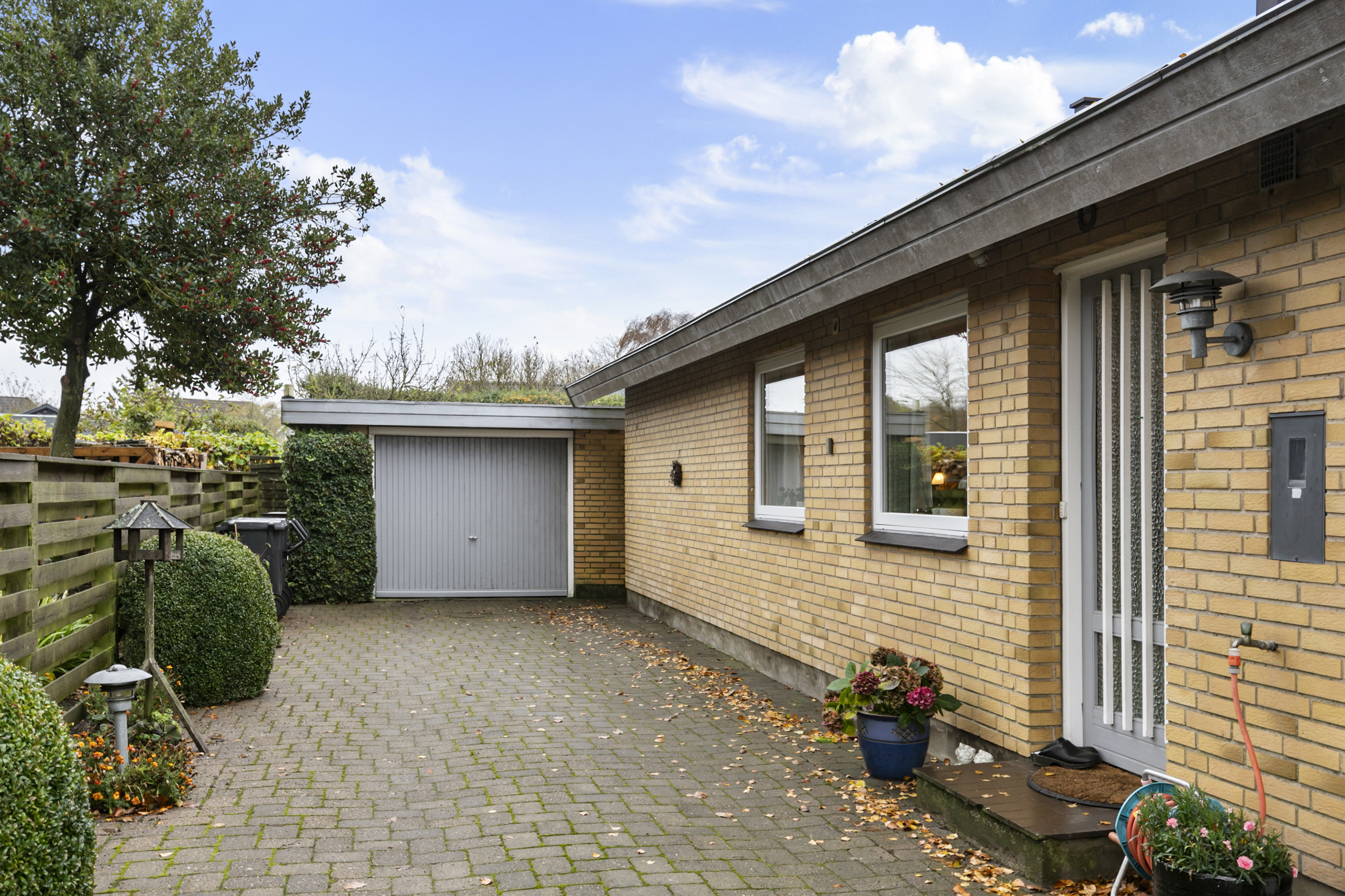 Fremhævet indkørsel billede i fuldskærmstilstand. Billede af Birkagervej 16, 9740 Jerslev J