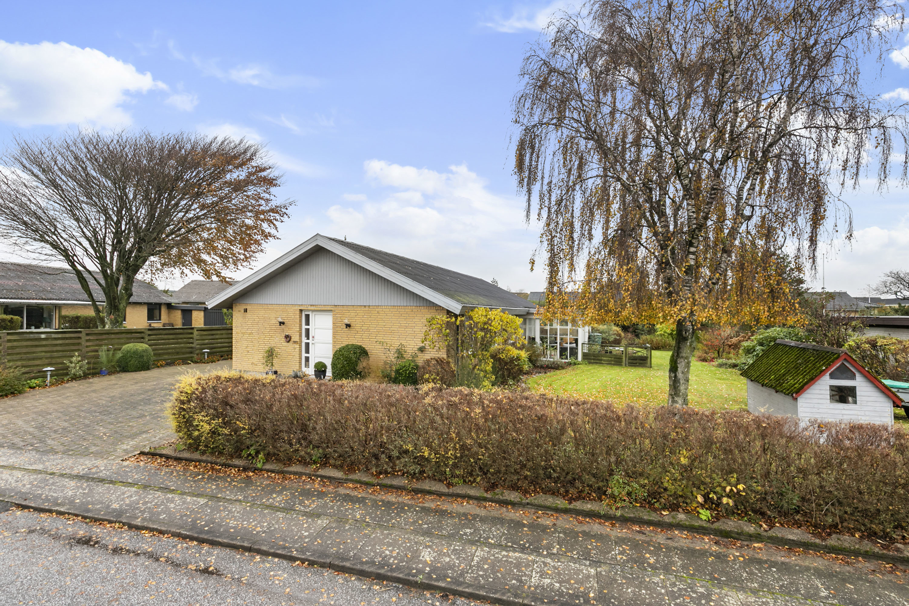 Fremhævet facade billede i fuldskærmstilstand. Billede af Birkagervej 16, 9740 Jerslev J