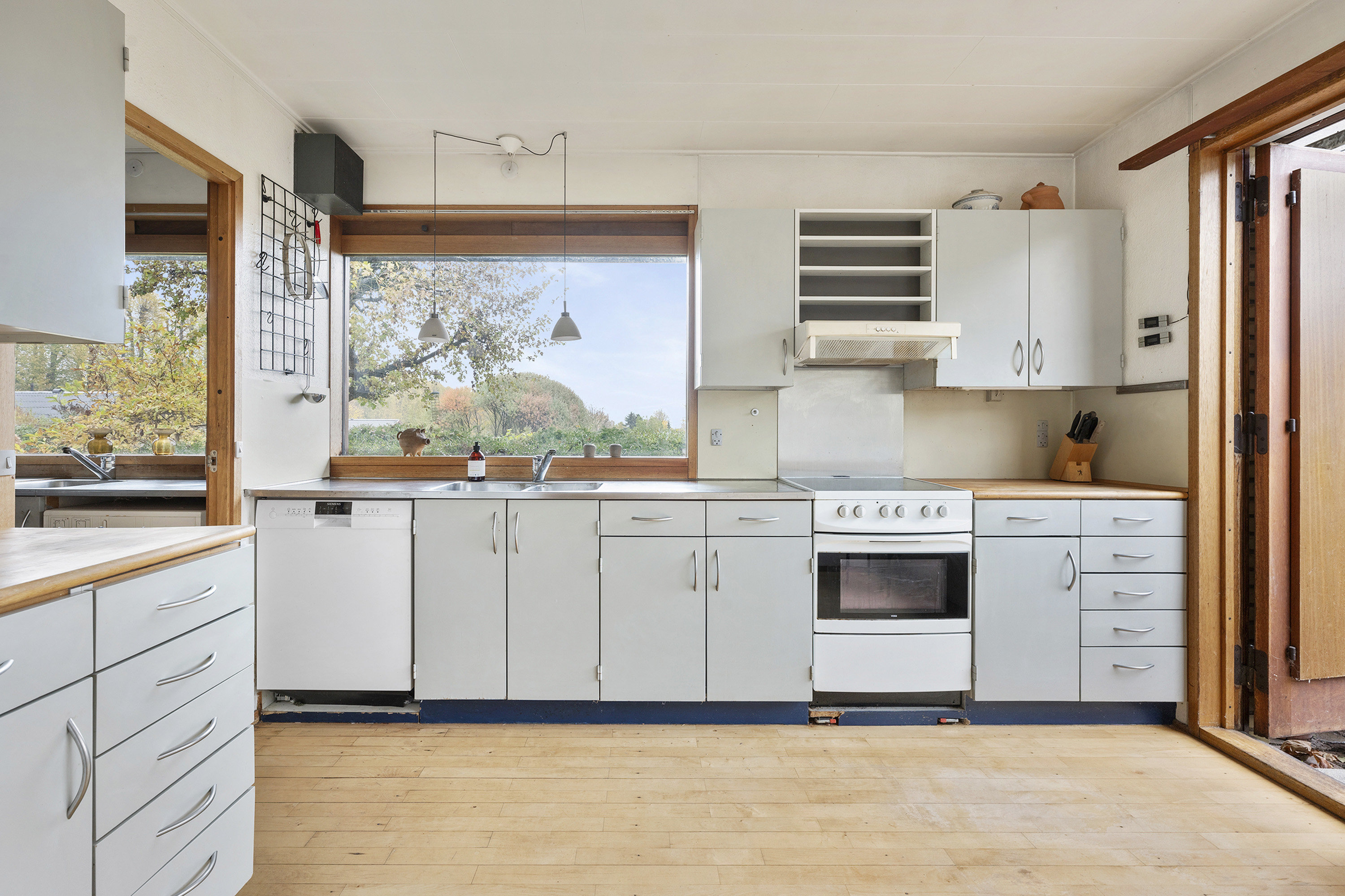 Fremhævet køkken billede i fuldskærmstilstand. Billede af Pilekæret 3, 2840 Holte