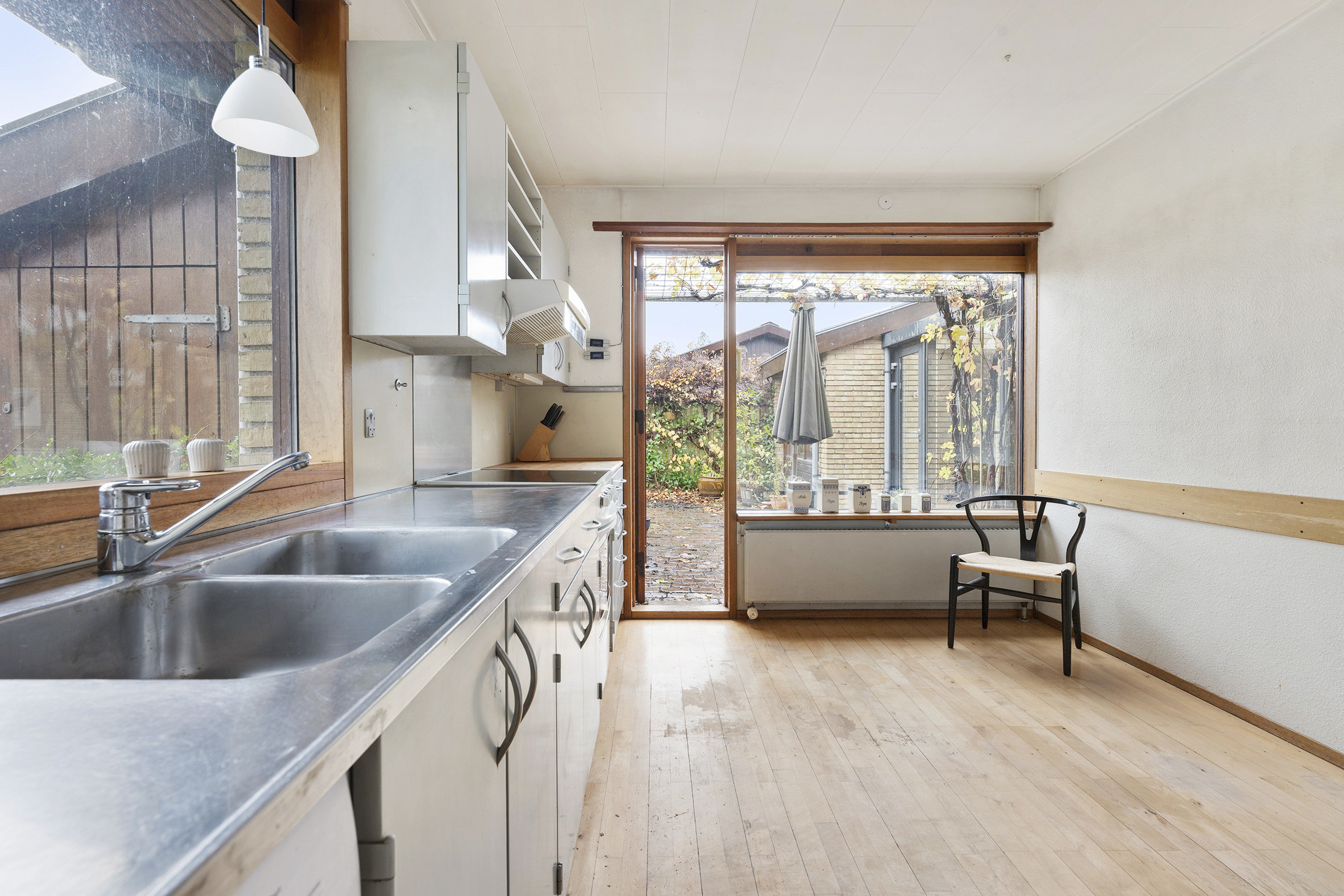 Fremhævet køkken billede i fuldskærmstilstand. Billede af Pilekæret 3, 2840 Holte