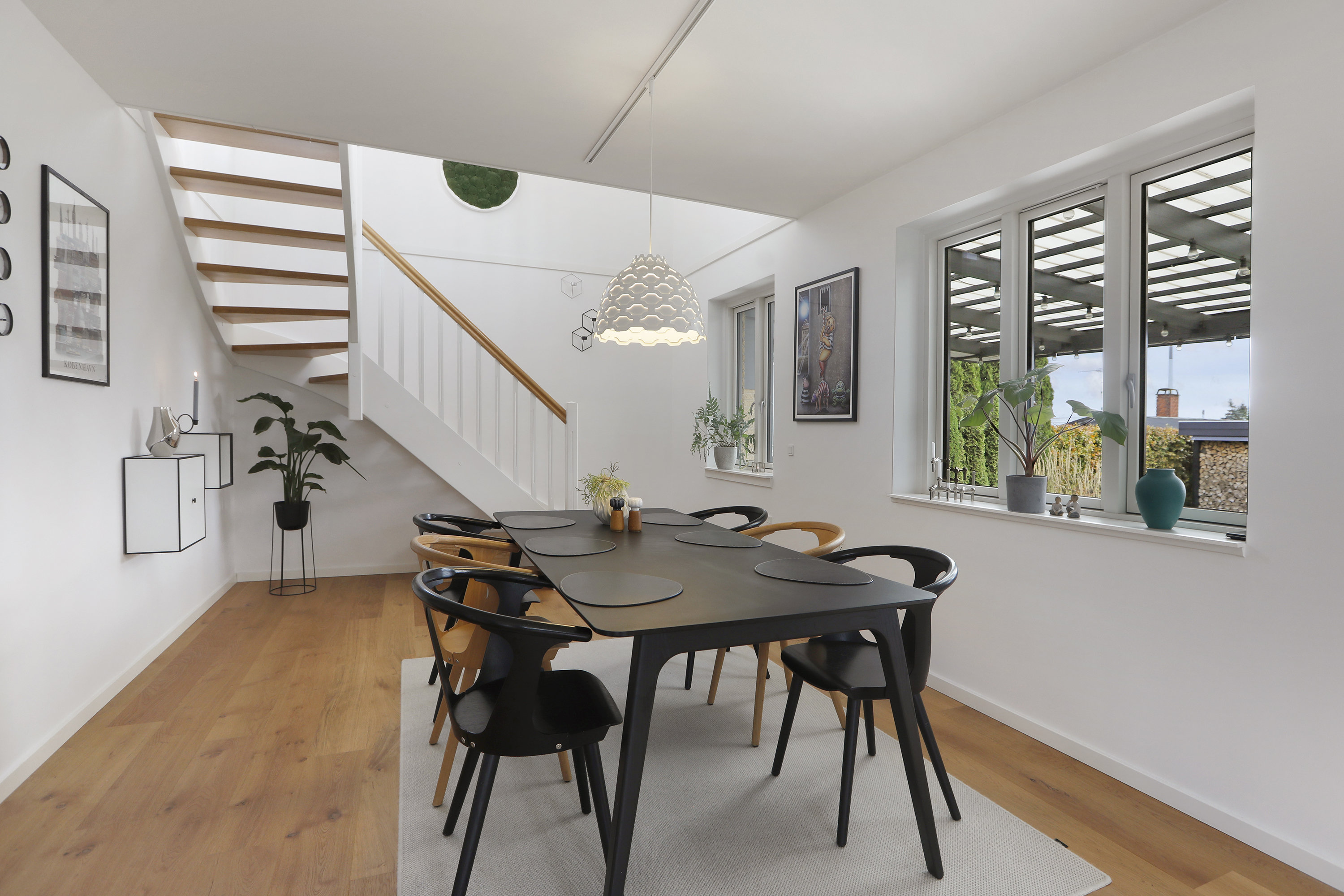 Fremhævet stue billede i fuldskærmstilstand. Billede af Ellekildevej 29, 2740 Skovlunde