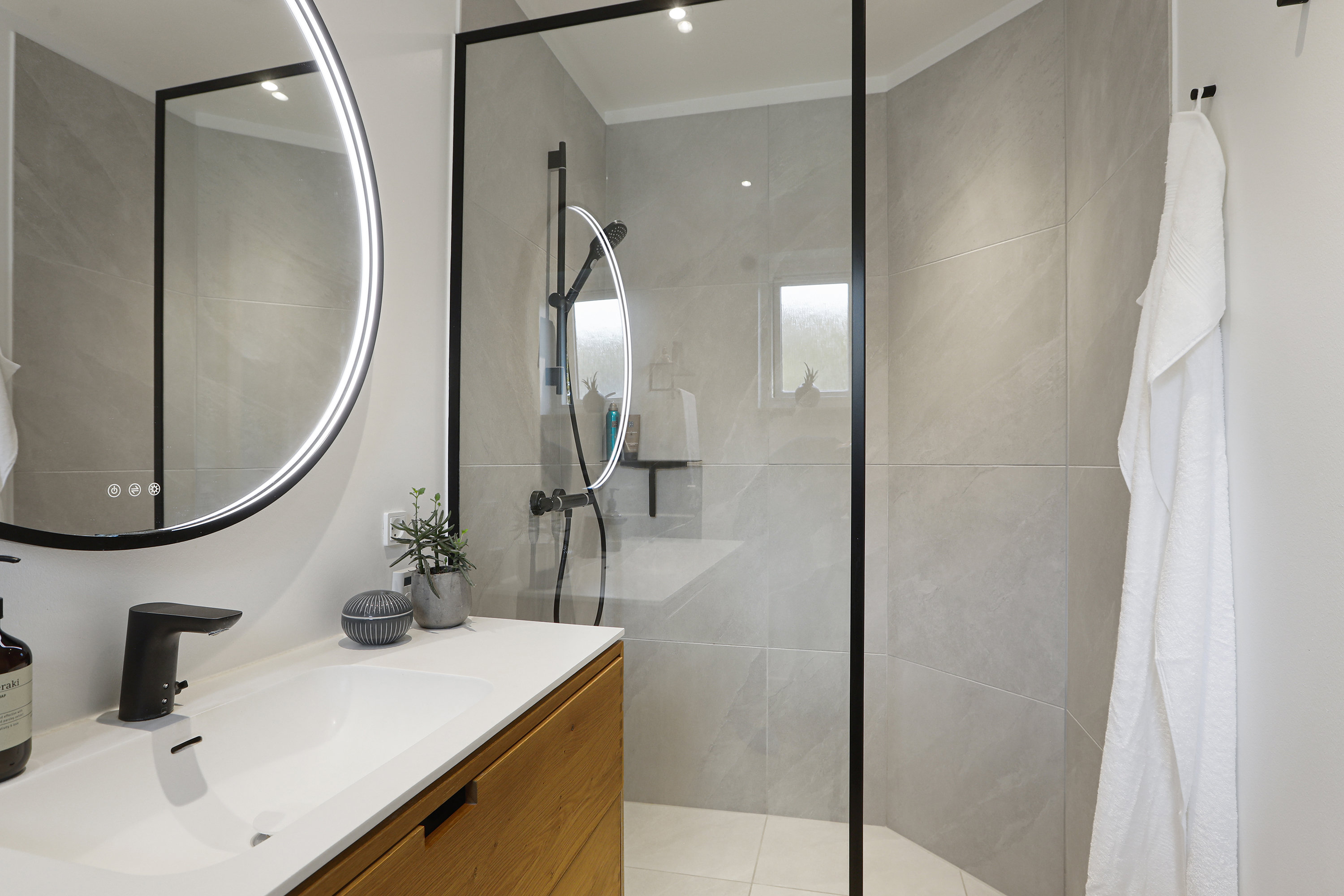 Fremhævet badeværelse billede i fuldskærmstilstand. Billede af Ellekildevej 29, 2740 Skovlunde