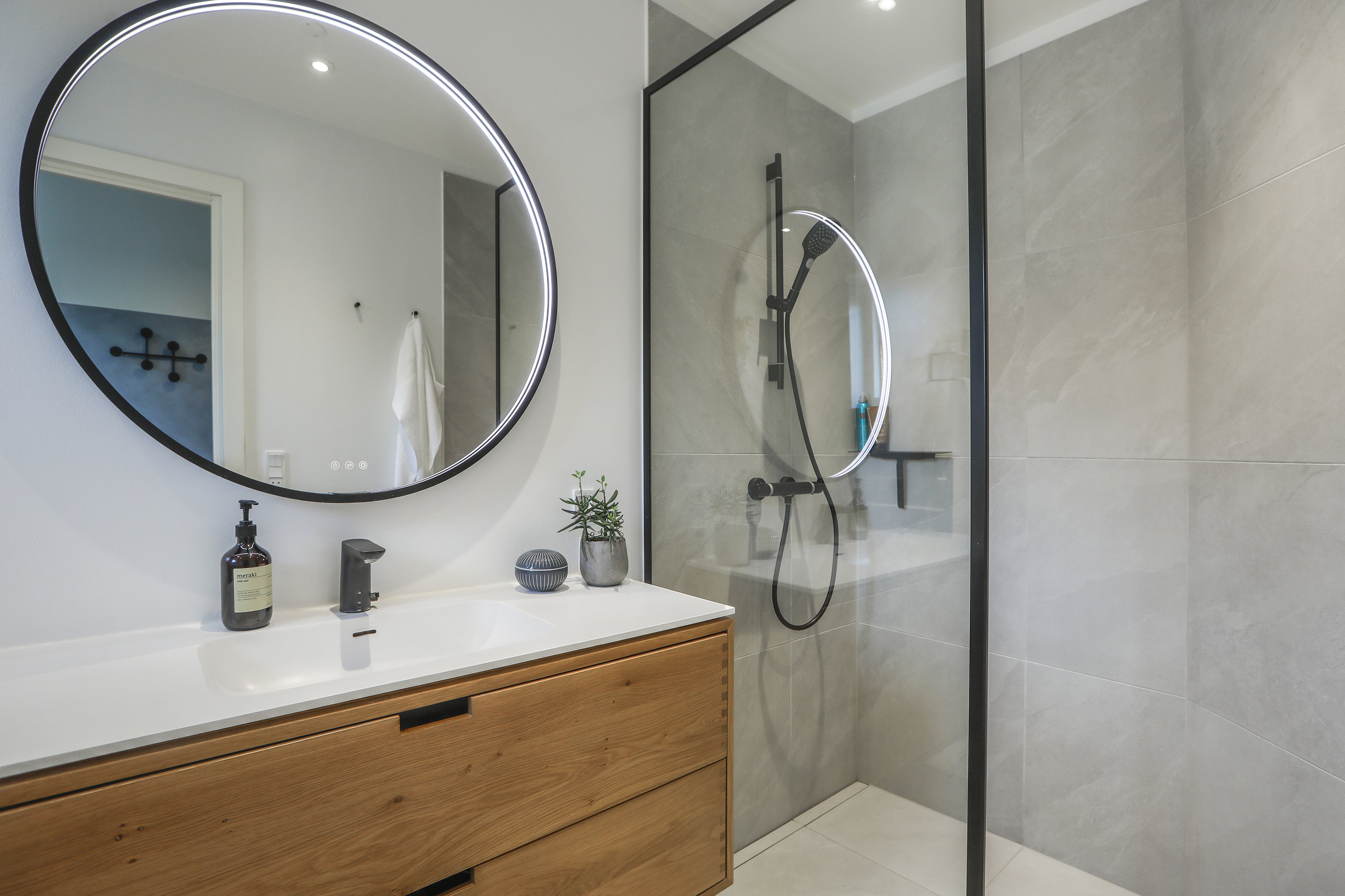 Fremhævet badeværelse billede i fuldskærmstilstand. Billede af Ellekildevej 29, 2740 Skovlunde