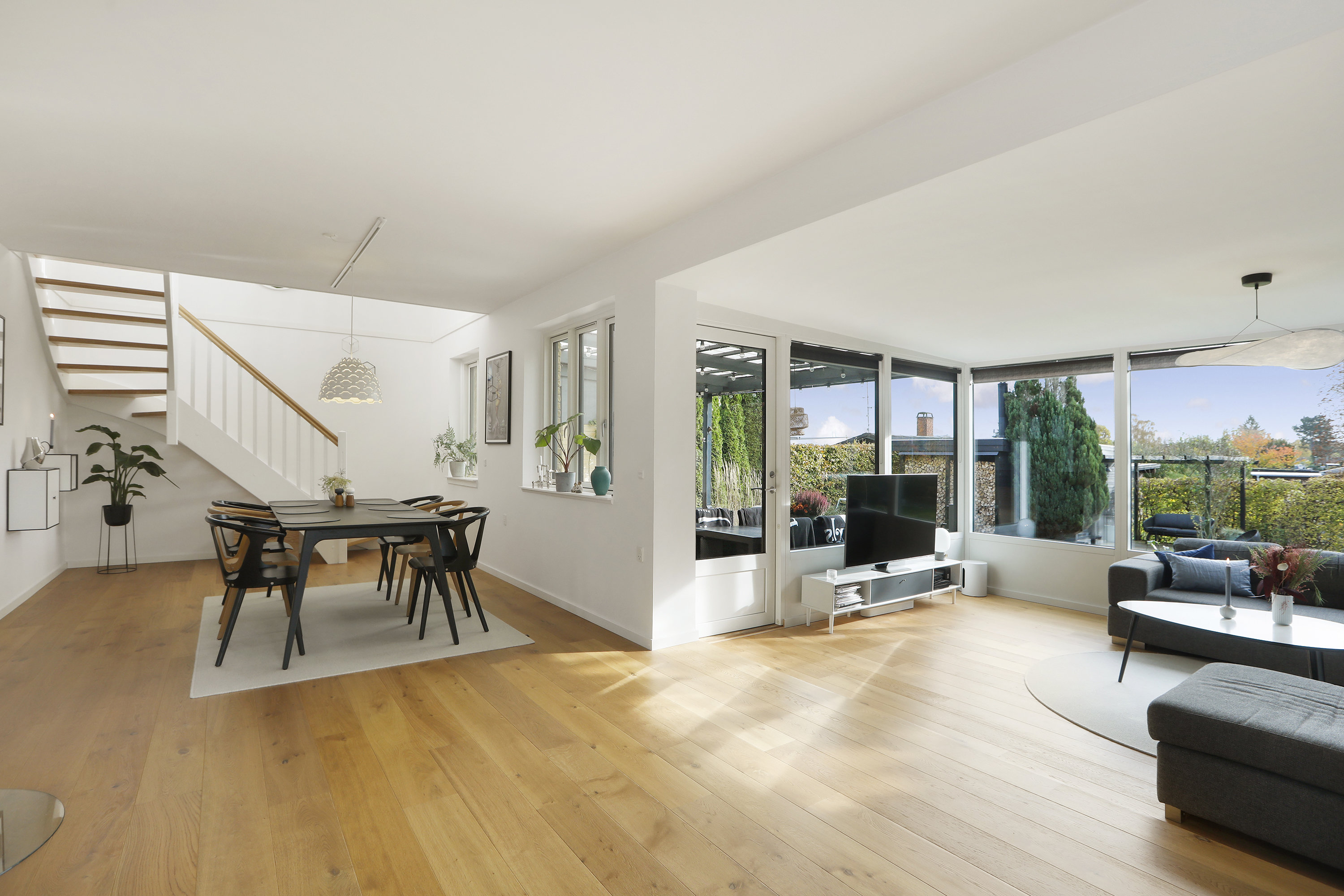 Fremhævet stue billede i fuldskærmstilstand. Billede af Ellekildevej 29, 2740 Skovlunde