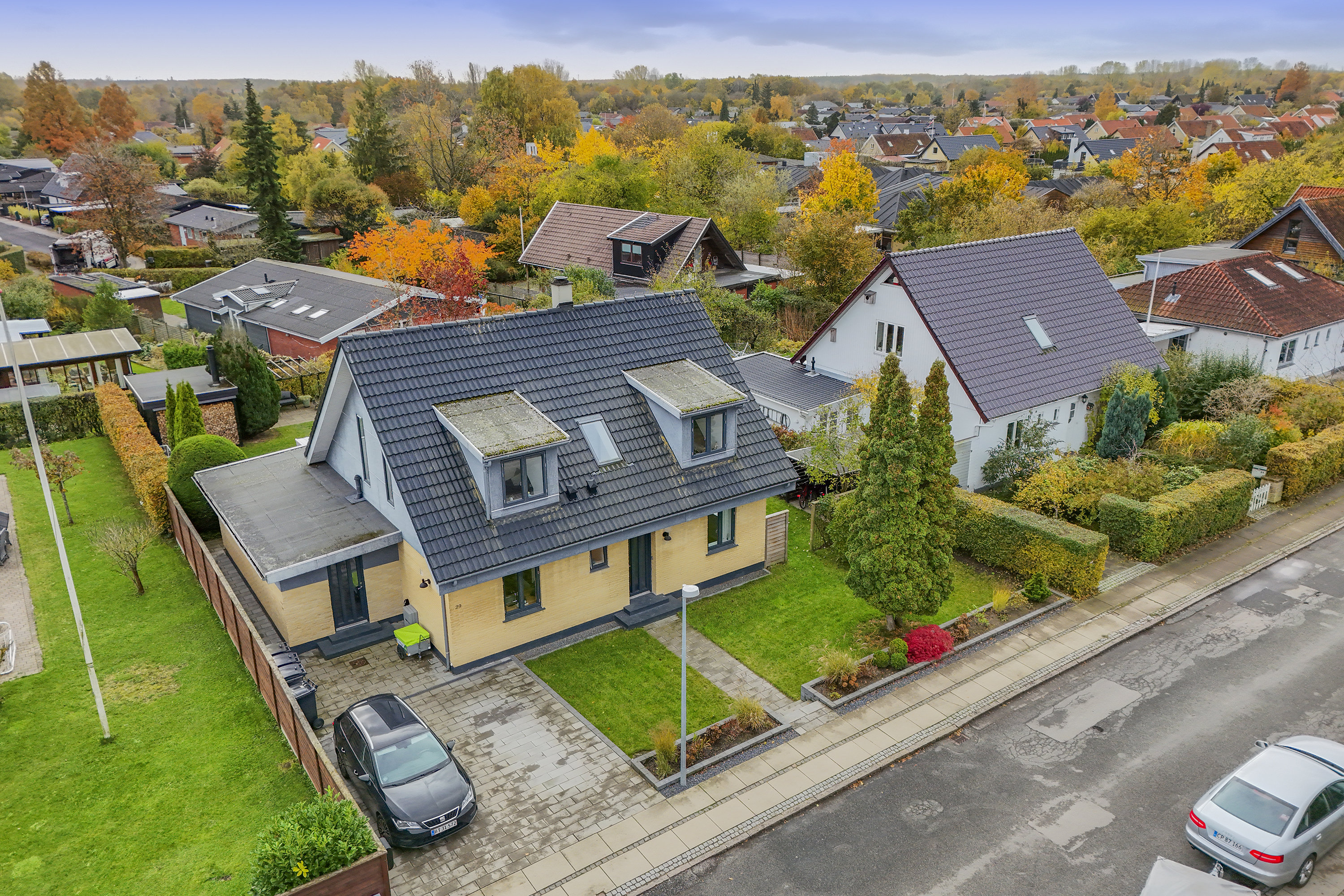 Miniaturebillede 1: set fra oven. Billede af Ellekildevej 29, 2740 Skovlunde