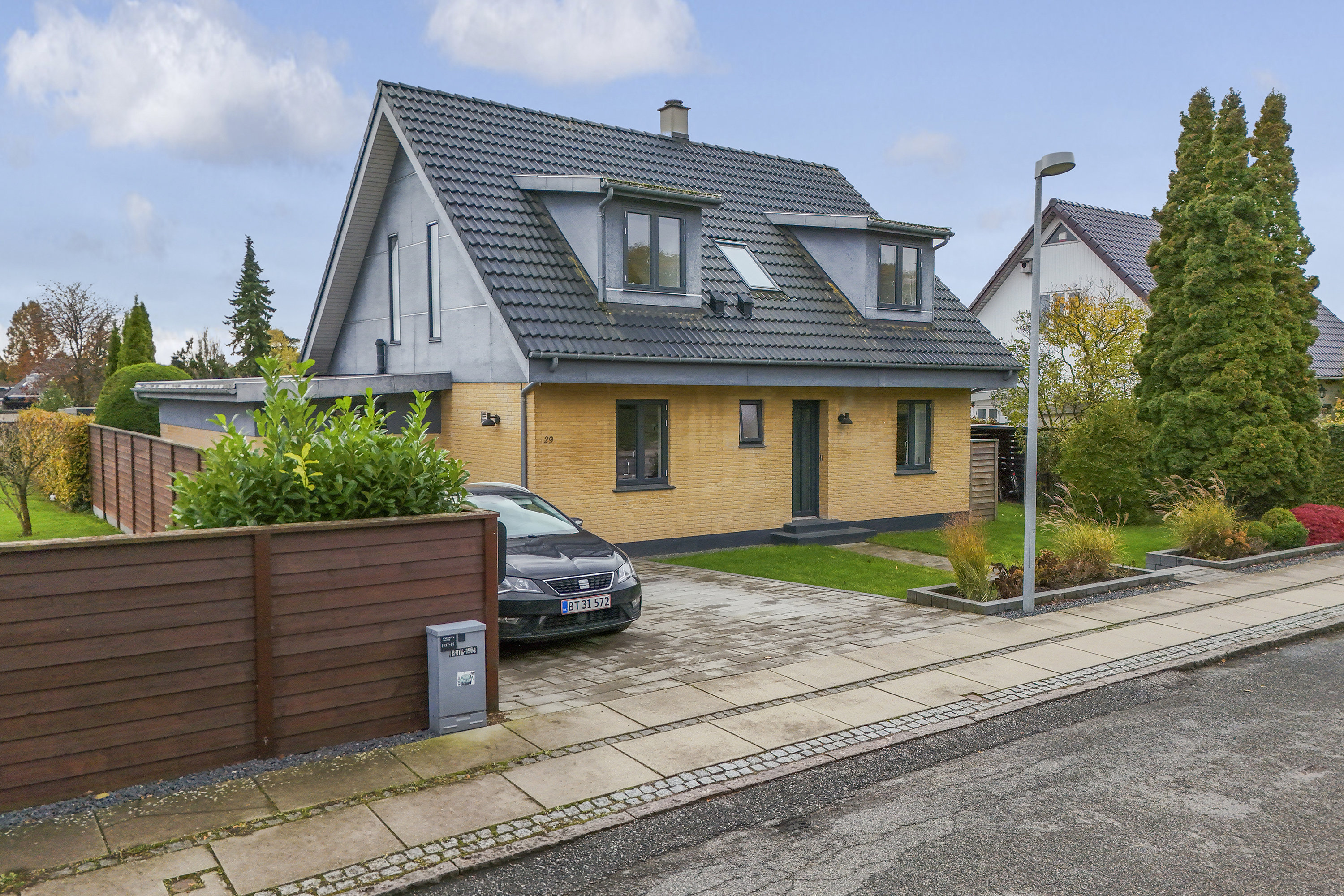 Fremhævet set fra vejen billede i fuldskærmstilstand. Billede af Ellekildevej 29, 2740 Skovlunde