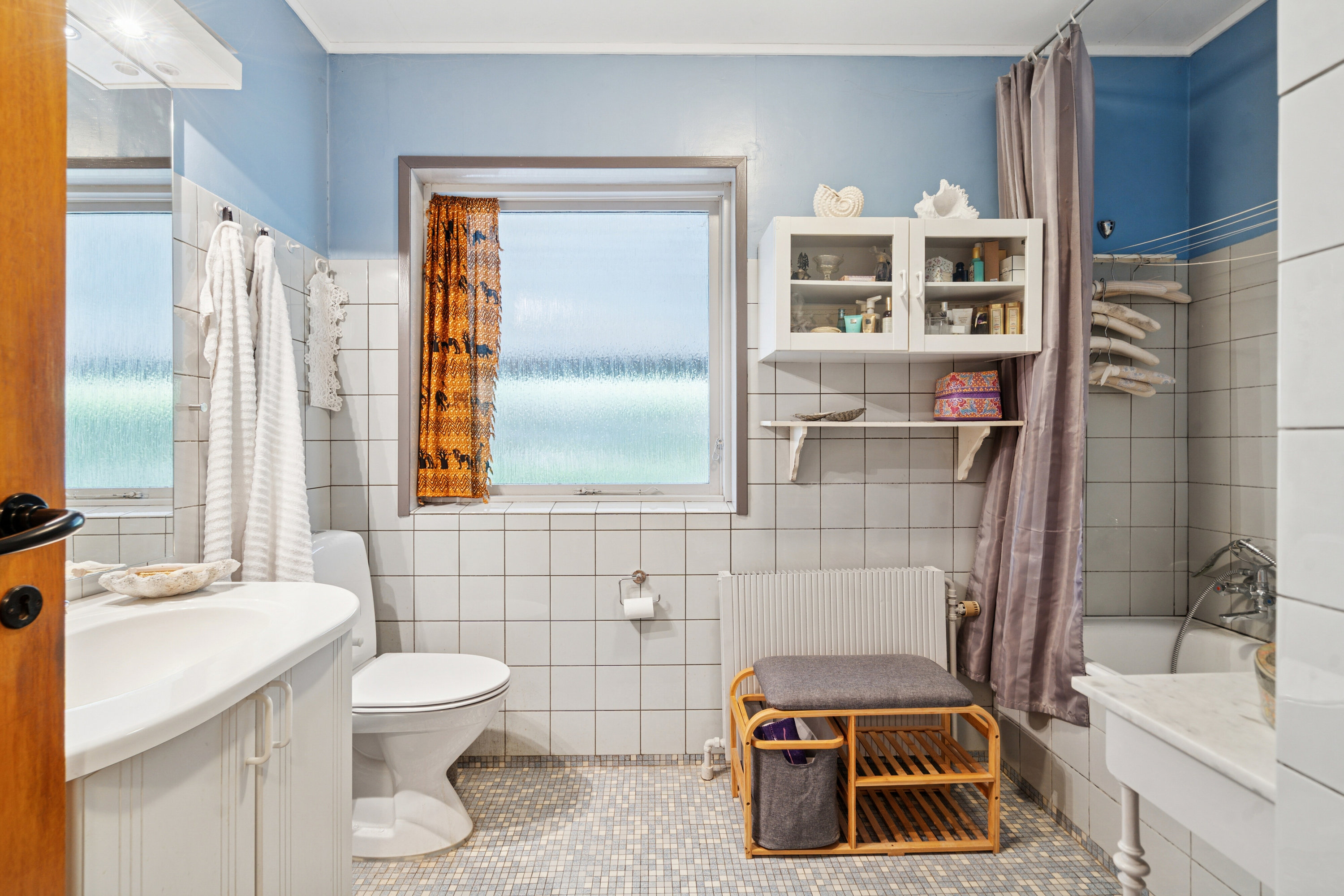 Fremhævet badeværelse billede i fuldskærmstilstand. Billede af Ølunden 9, 5330 Munkebo