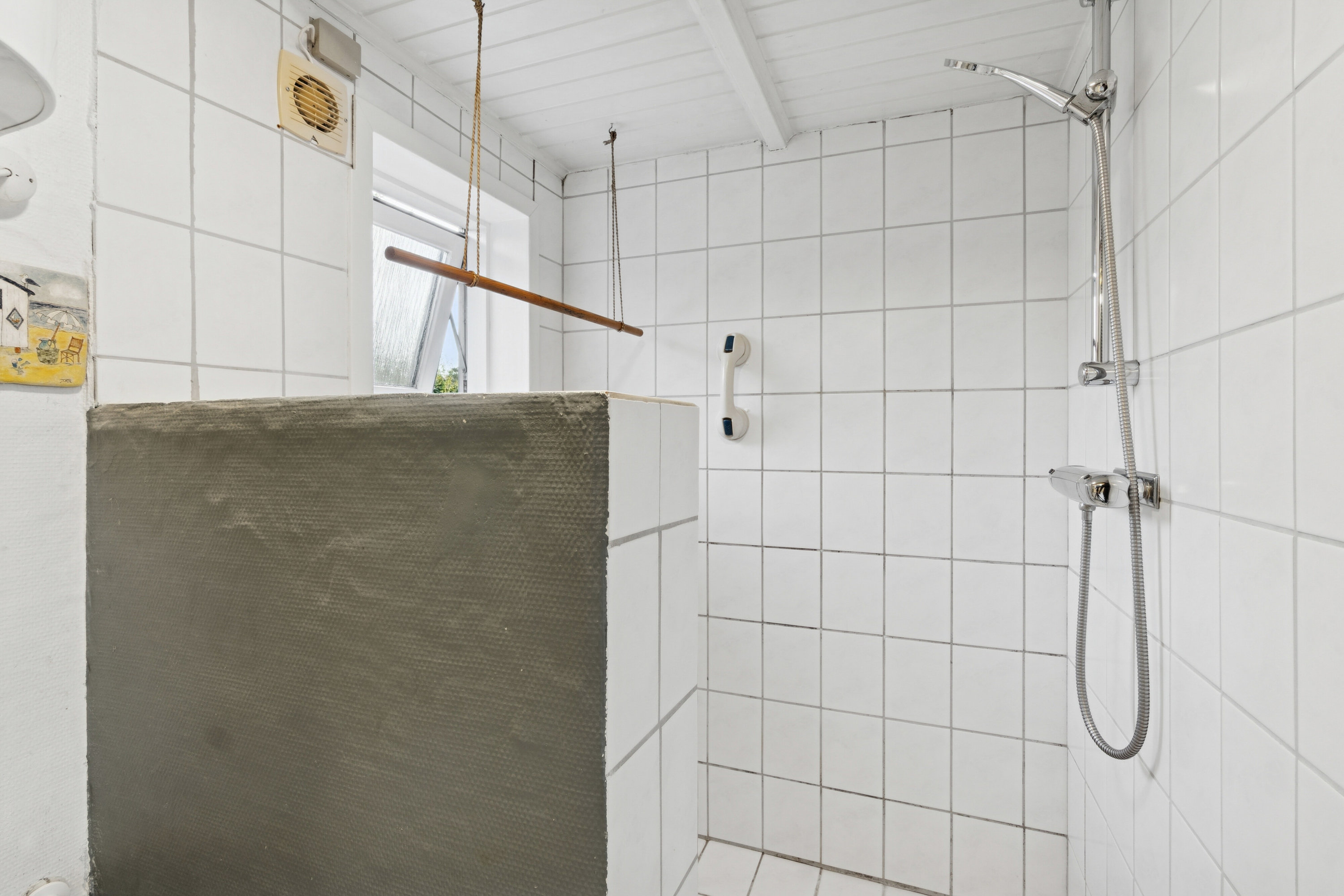 Fremhævet badeværelse billede i fuldskærmstilstand. Billede af Nakke Kirkevej 2, 4581 Rørvig