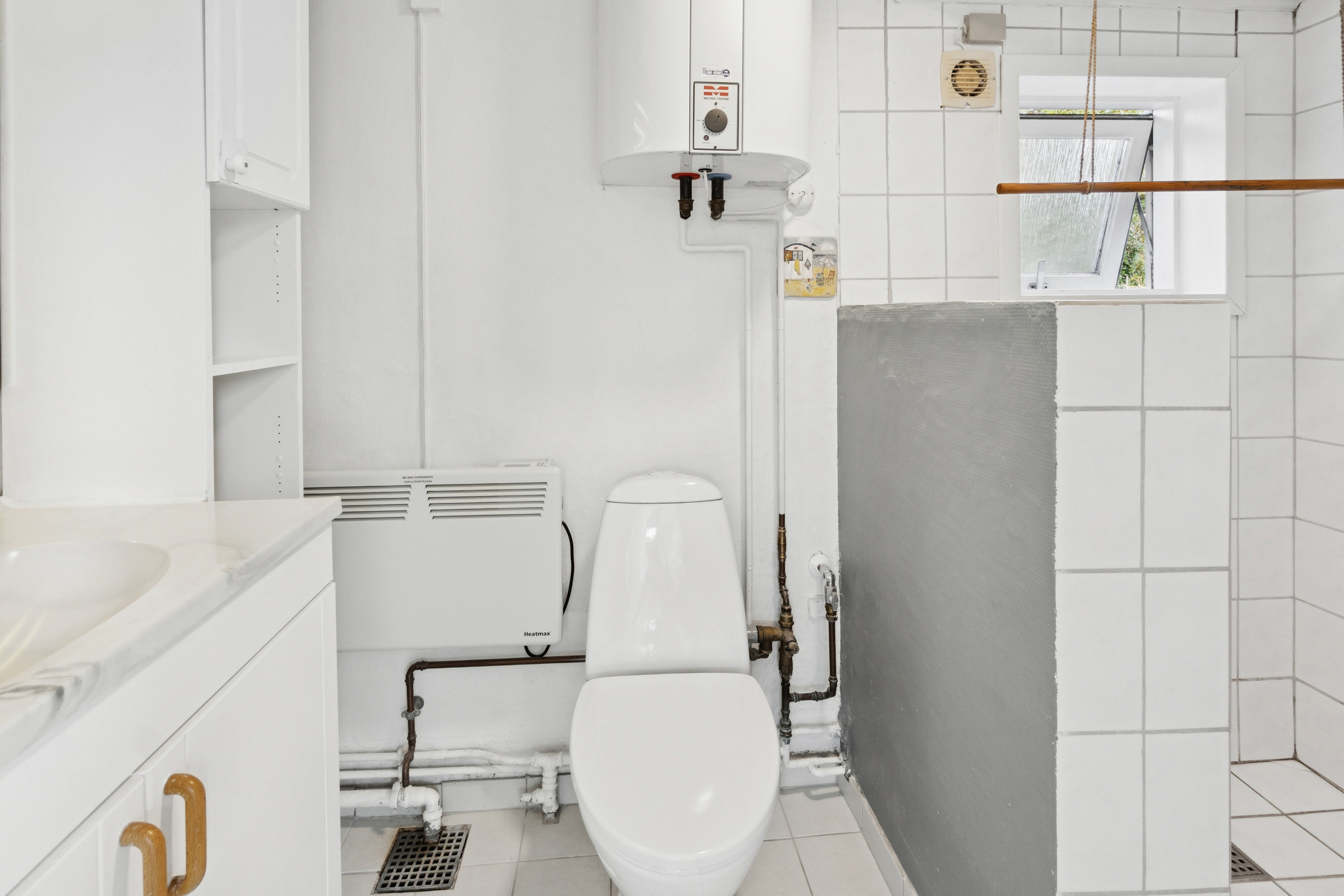 Fremhævet badeværelse billede i fuldskærmstilstand. Billede af Nakke Kirkevej 2, 4581 Rørvig