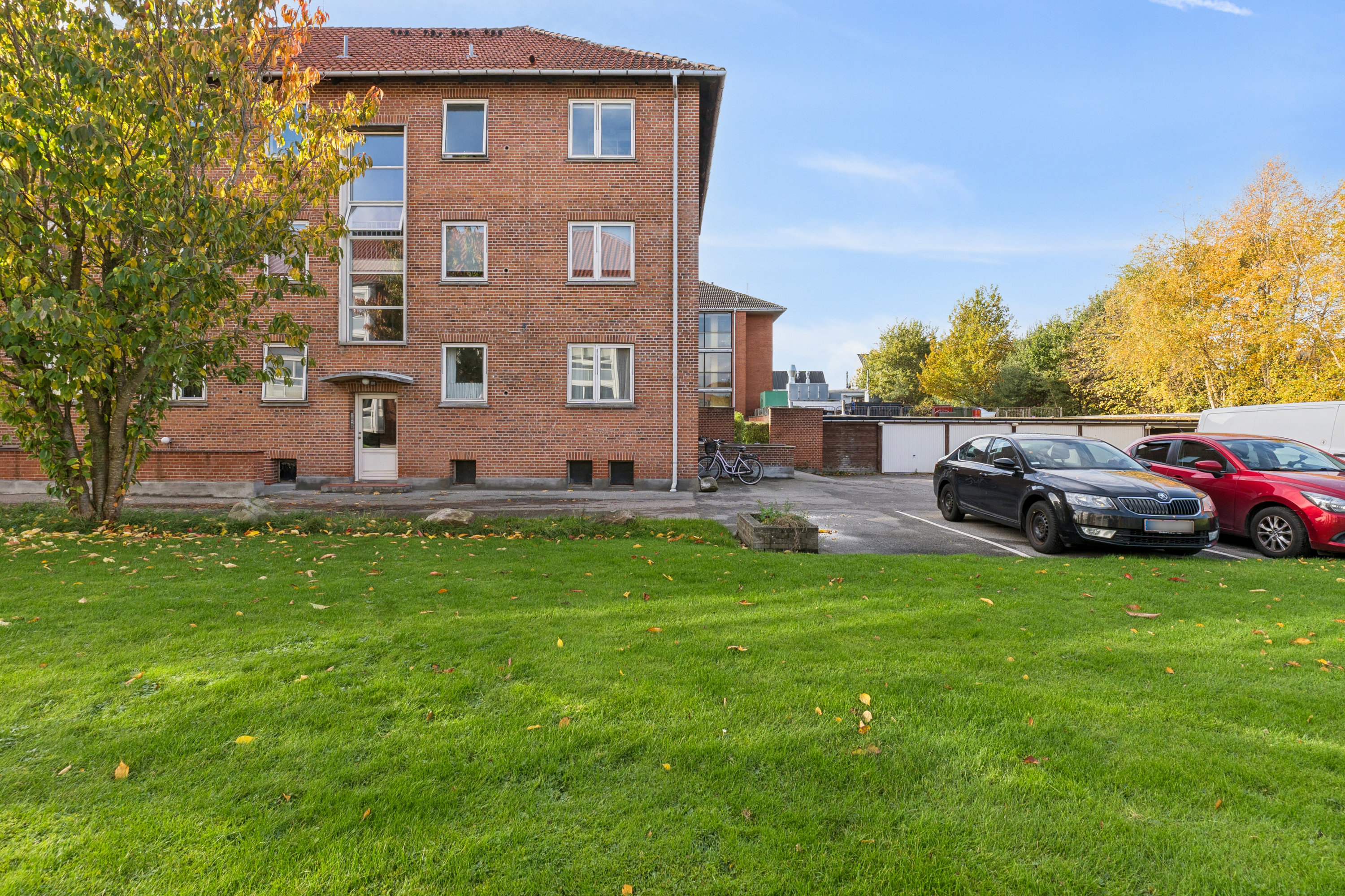 Fremhævet facade billede i fuldskærmstilstand. Billede af Hovedvejen 180, 2. th., 2600 Glostrup