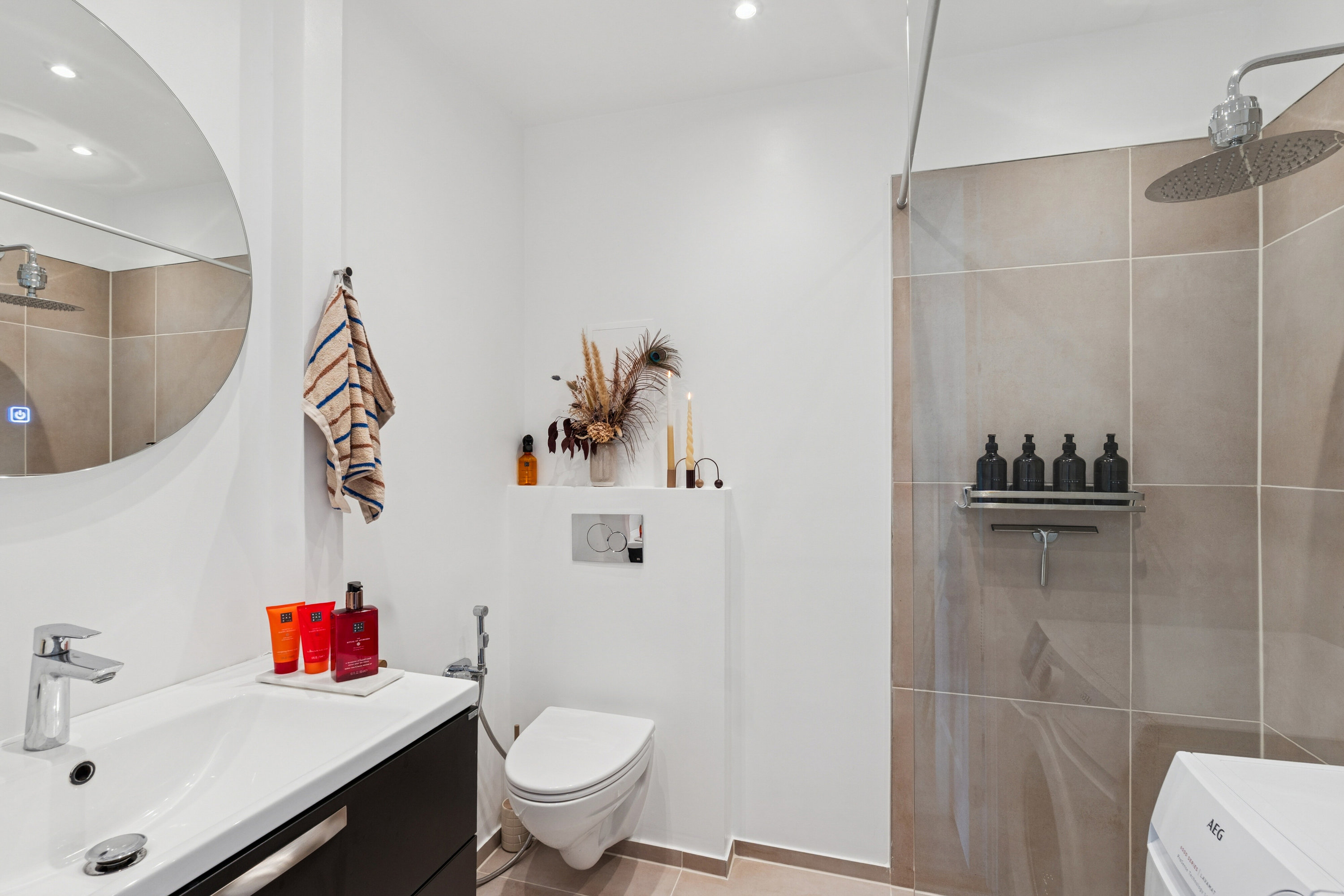 Fremhævet badeværelse billede i fuldskærmstilstand. Billede af Hovedvejen 180, 2. th., 2600 Glostrup