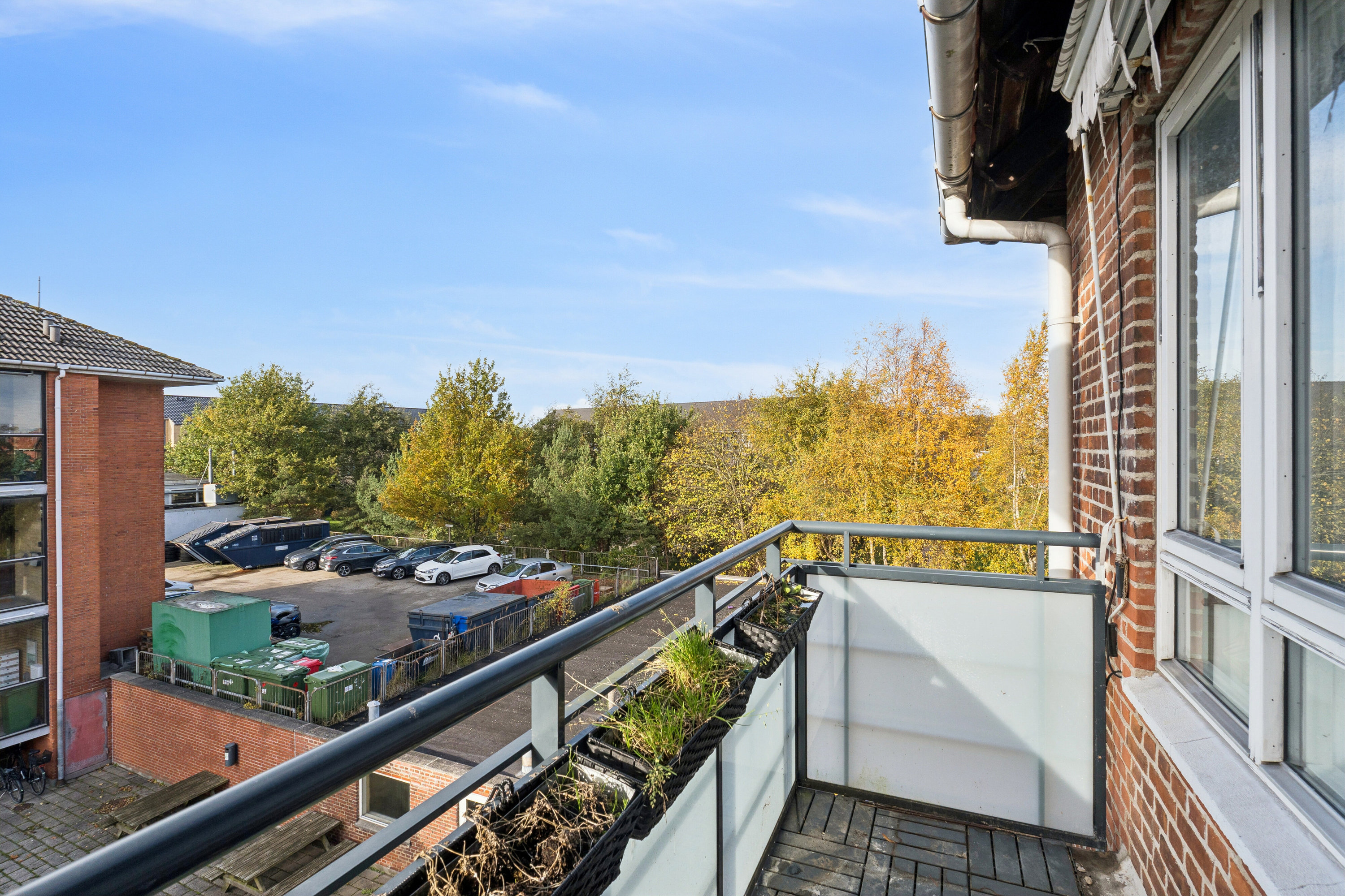 Fremhævet altan billede i fuldskærmstilstand. Billede af Hovedvejen 180, 2. th., 2600 Glostrup