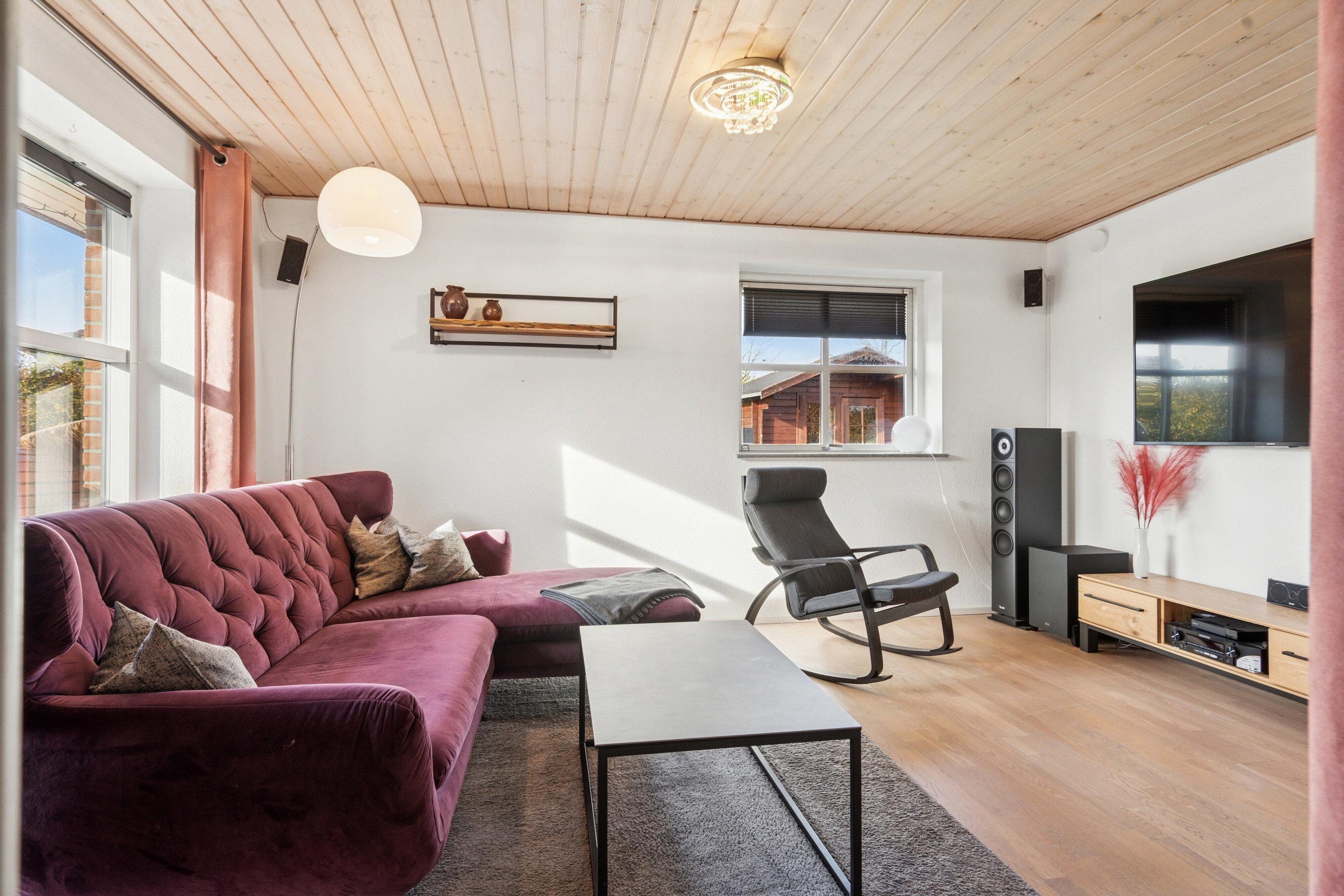 Fremhævet stue billede i fuldskærmstilstand. Billede af Midtkobbel 42, Kollund, 6340 Kruså