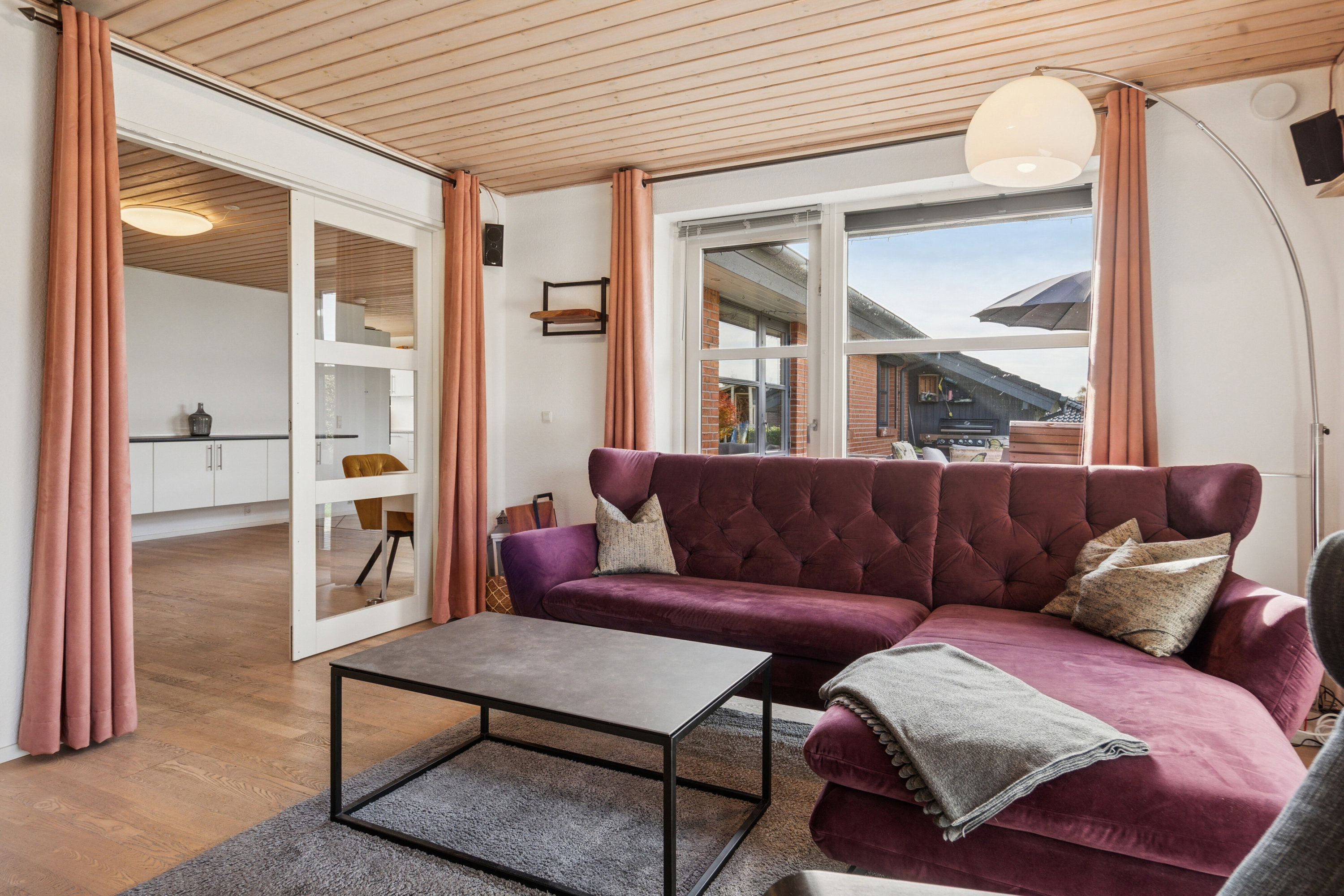 Fremhævet stue billede i fuldskærmstilstand. Billede af Midtkobbel 42, Kollund, 6340 Kruså