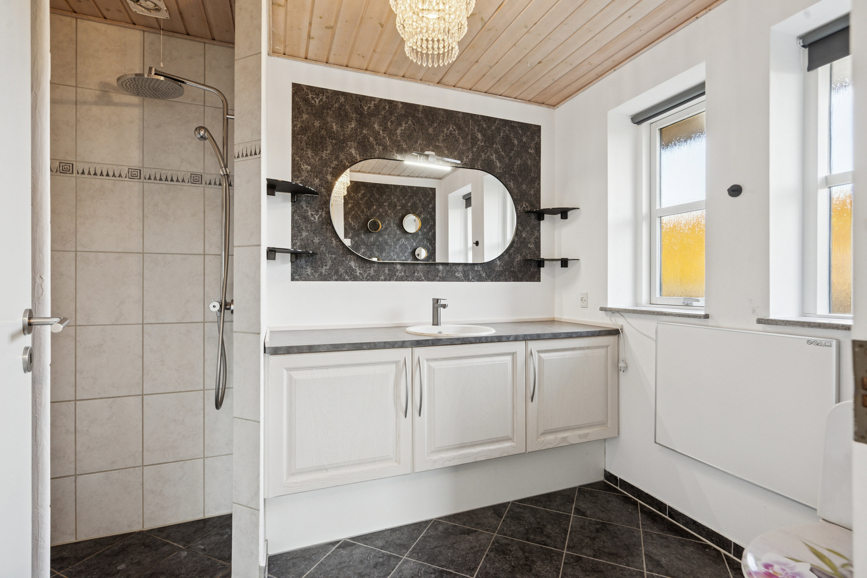 Fremhævet badeværelse billede i fuldskærmstilstand. Billede af Midtkobbel 42, Kollund, 6340 Kruså