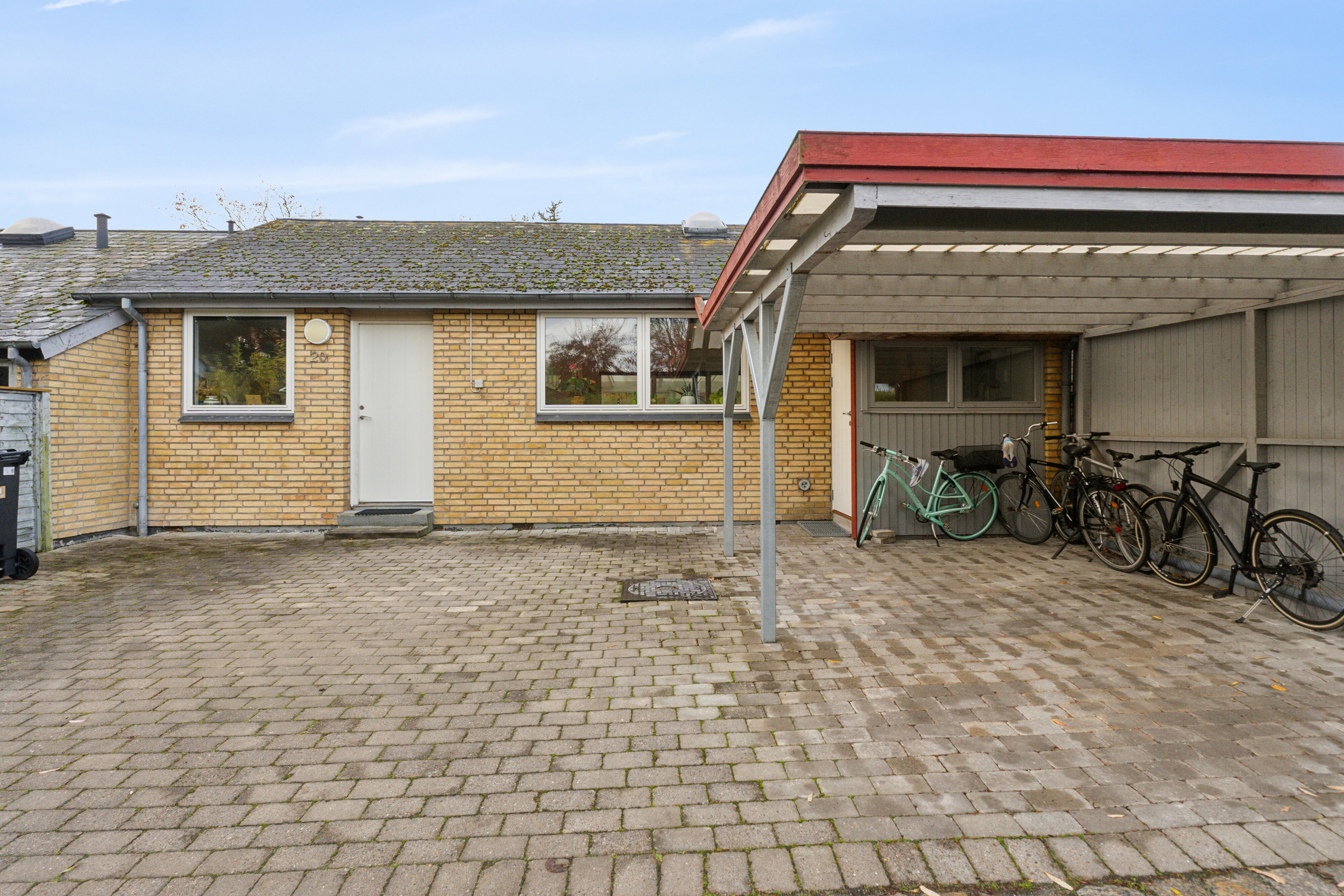 Fremhævet set fra vejen billede i fuldskærmstilstand. Billede af Arreskovvænget 20, 5230 Odense M