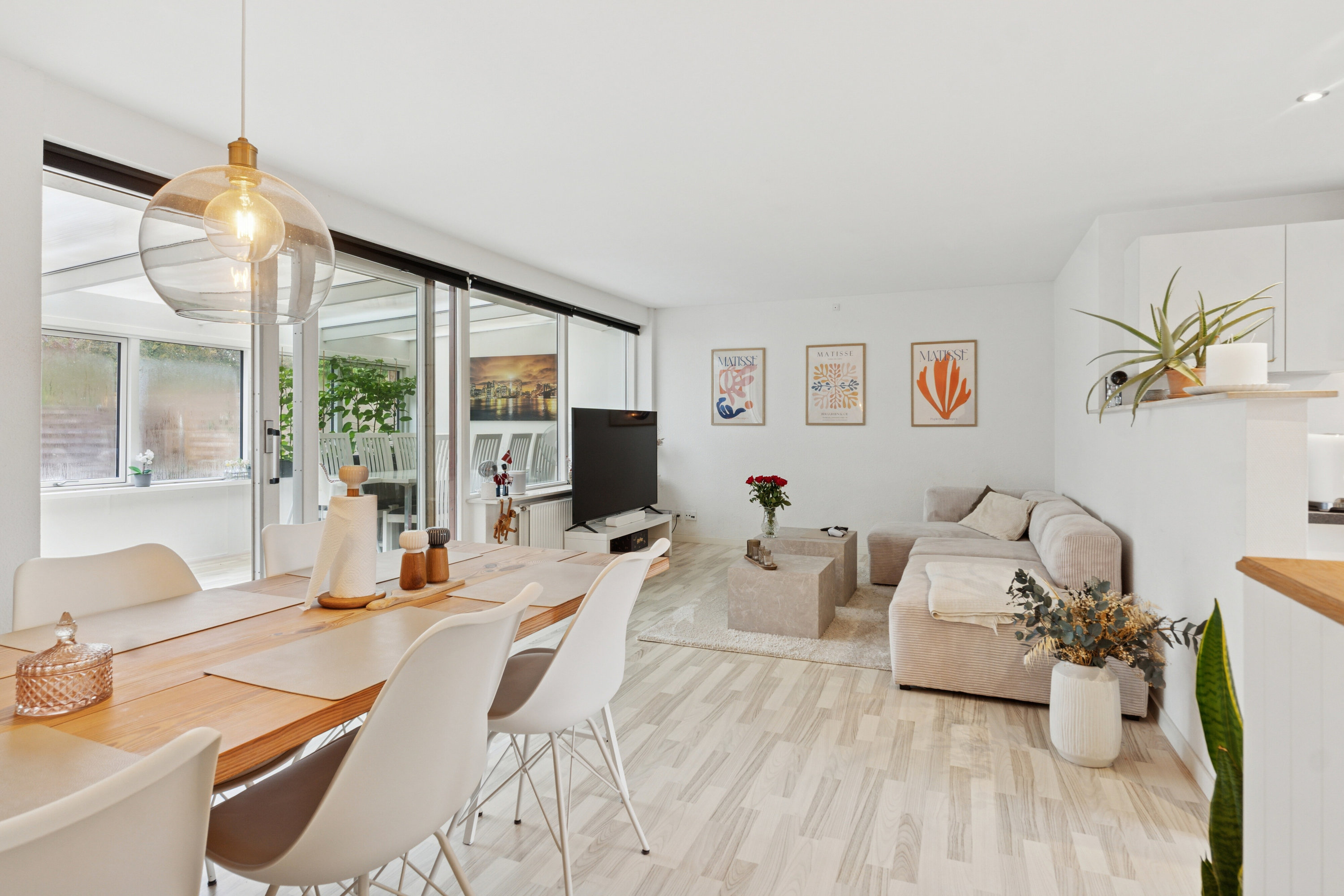 Fremhævet stue billede i fuldskærmstilstand. Billede af Arreskovvænget 20, 5230 Odense M