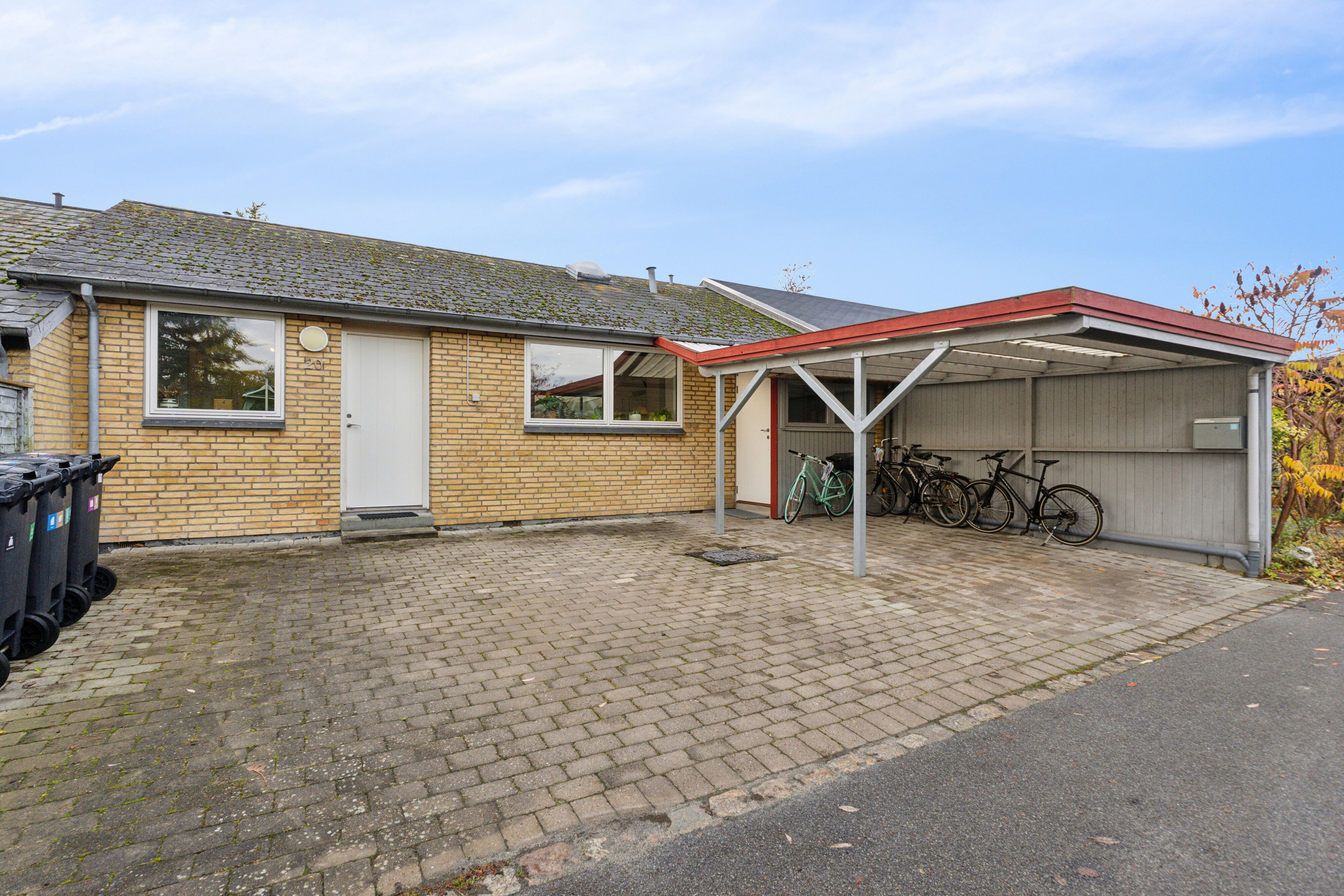 Fremhævet set fra vejen billede i fuldskærmstilstand. Billede af Arreskovvænget 20, 5230 Odense M